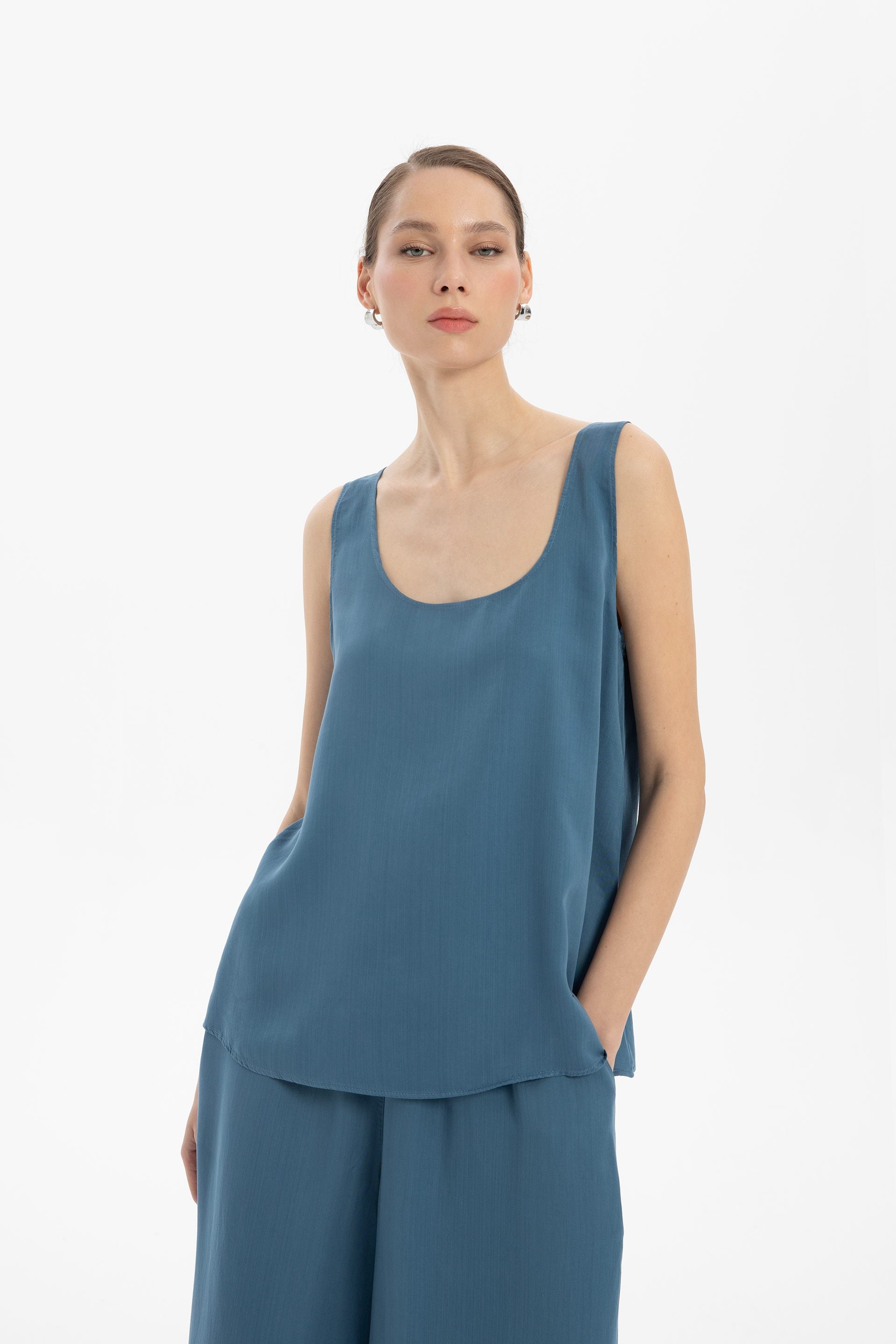 Dökümlü Askılı Tensel Bluz #renk_Indigo