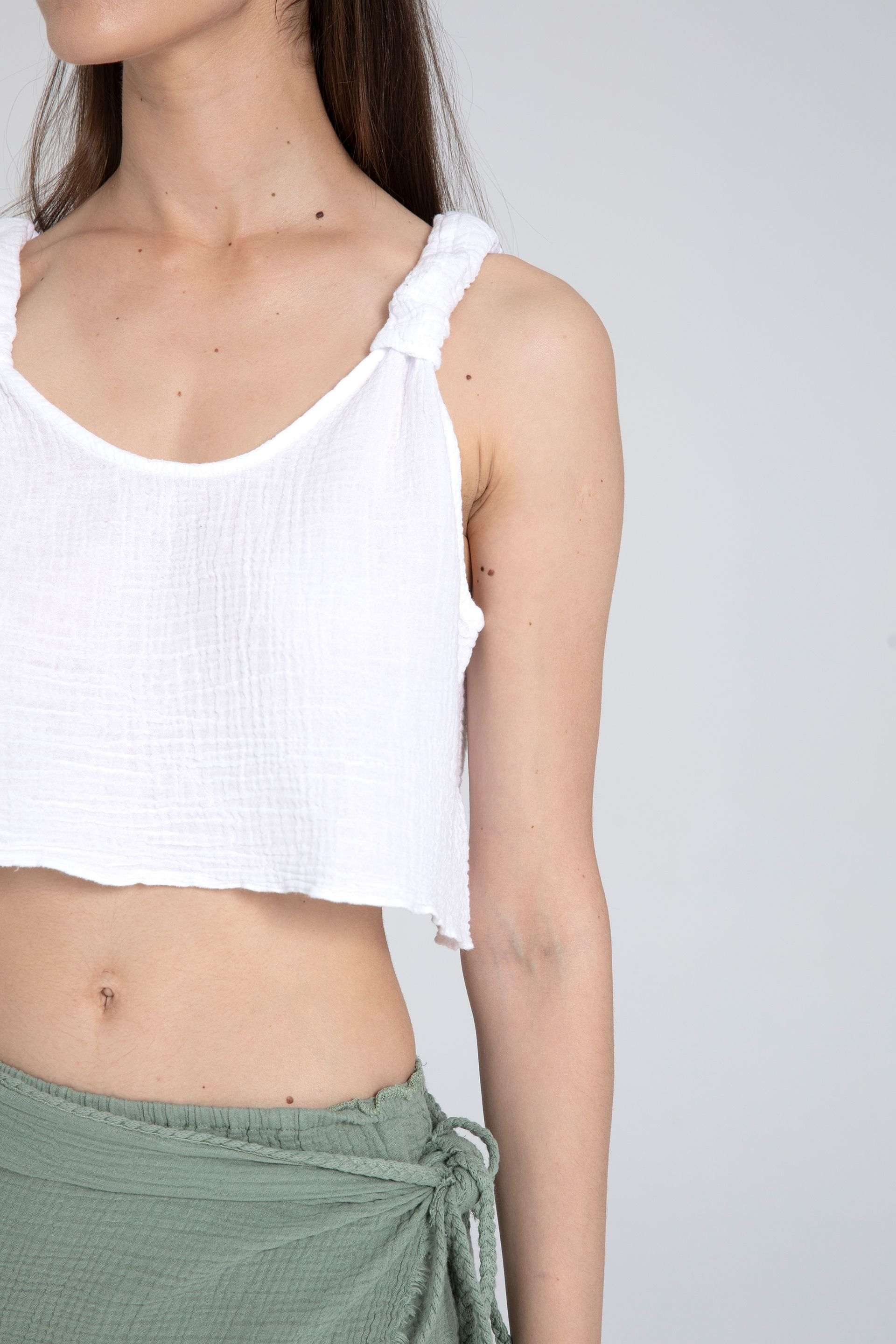 Omuz Detaylı Askılı Crop Top
