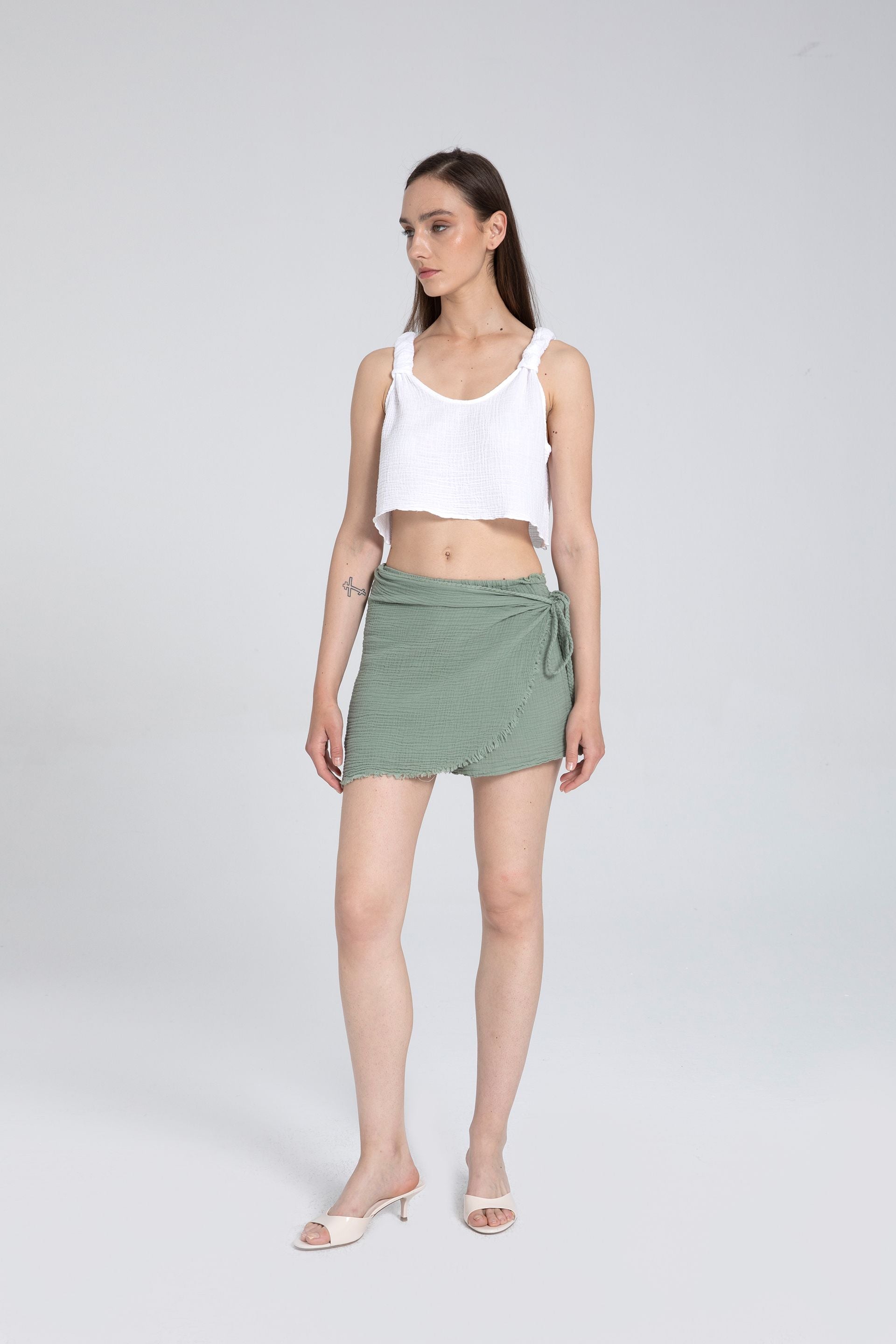 Omuz Detaylı Askılı Crop Top