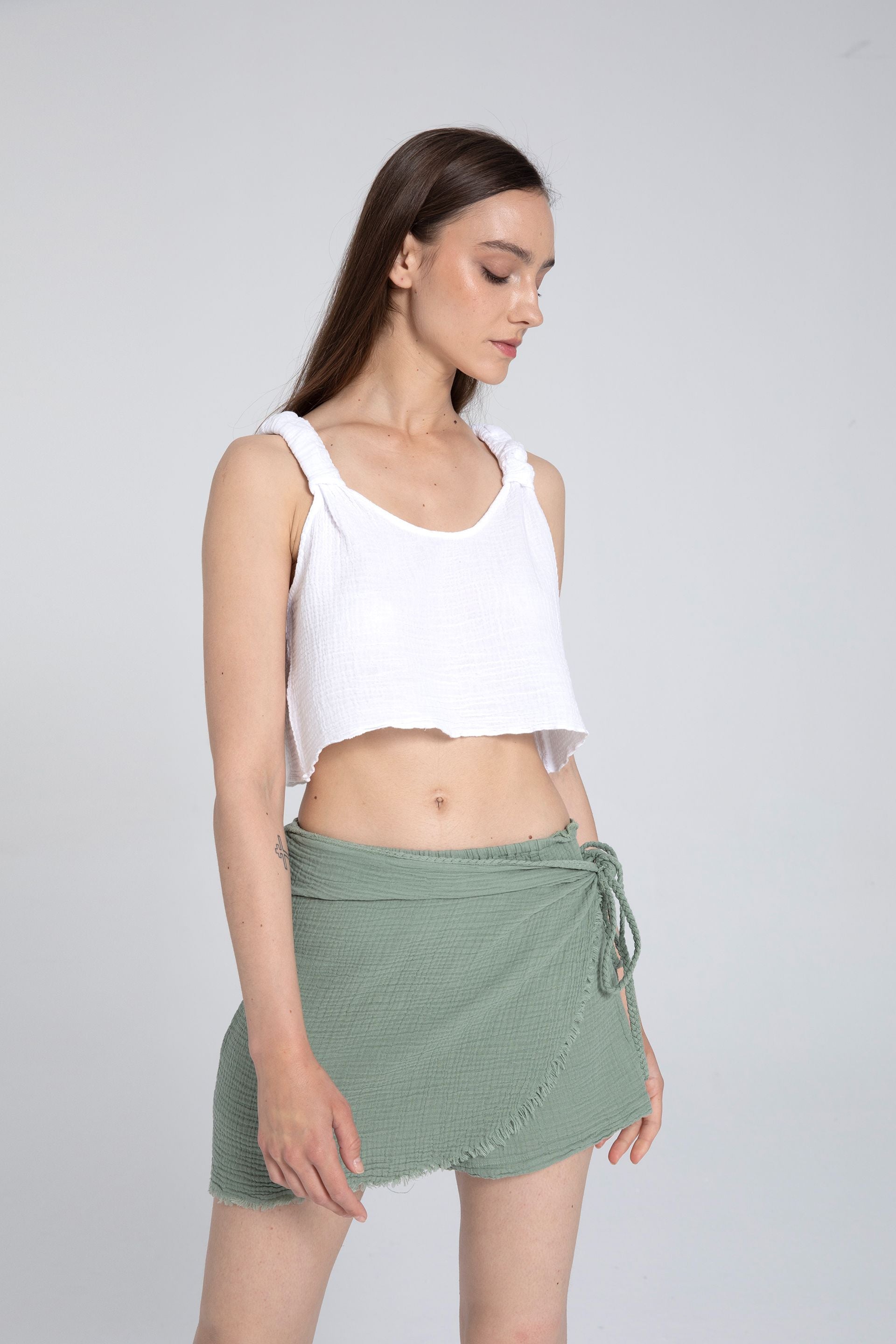 Omuz Detaylı Askılı Crop Top
