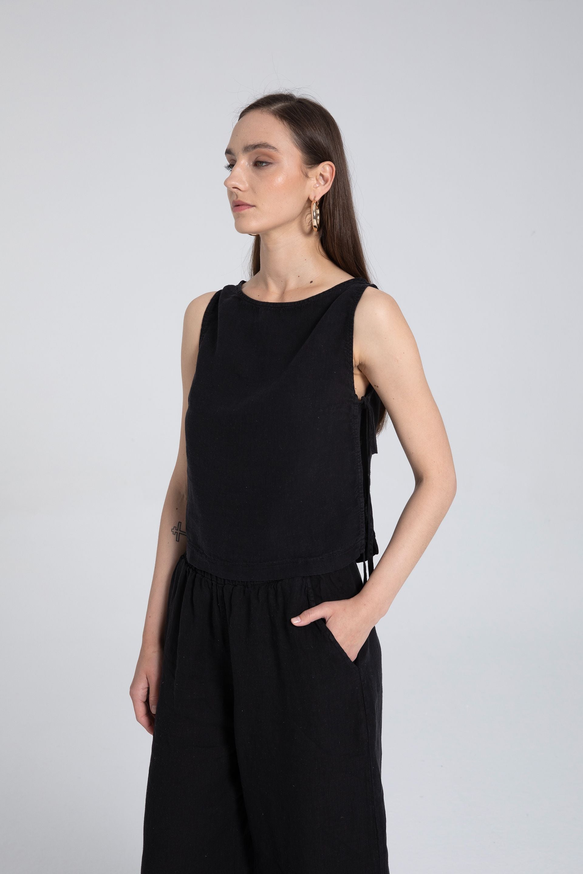 Yanlardan Bağcıklı Keten Bluz #renk_Siyah