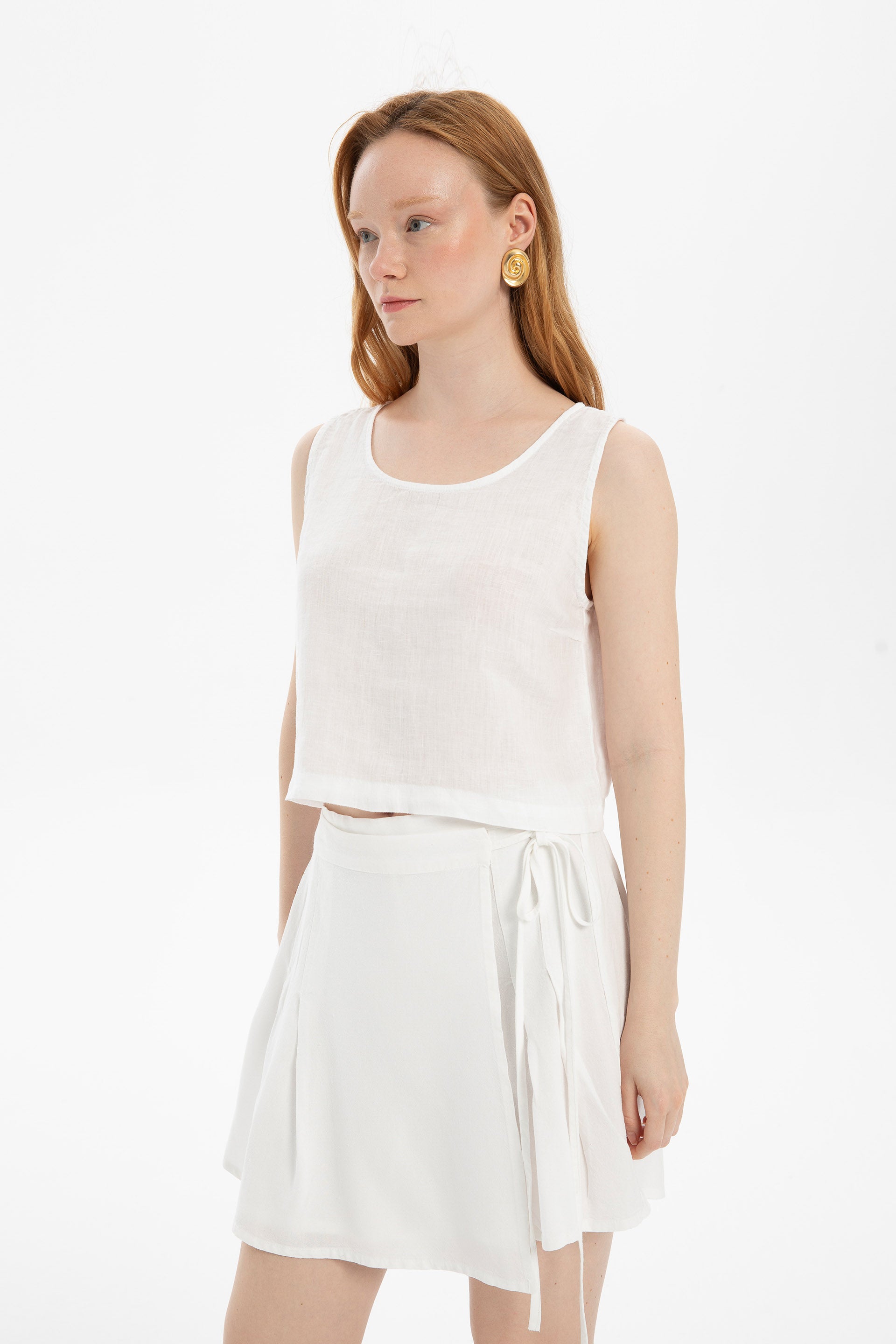 Saf Keten Arkadan Düğmeli Crop #renk_Beyaz