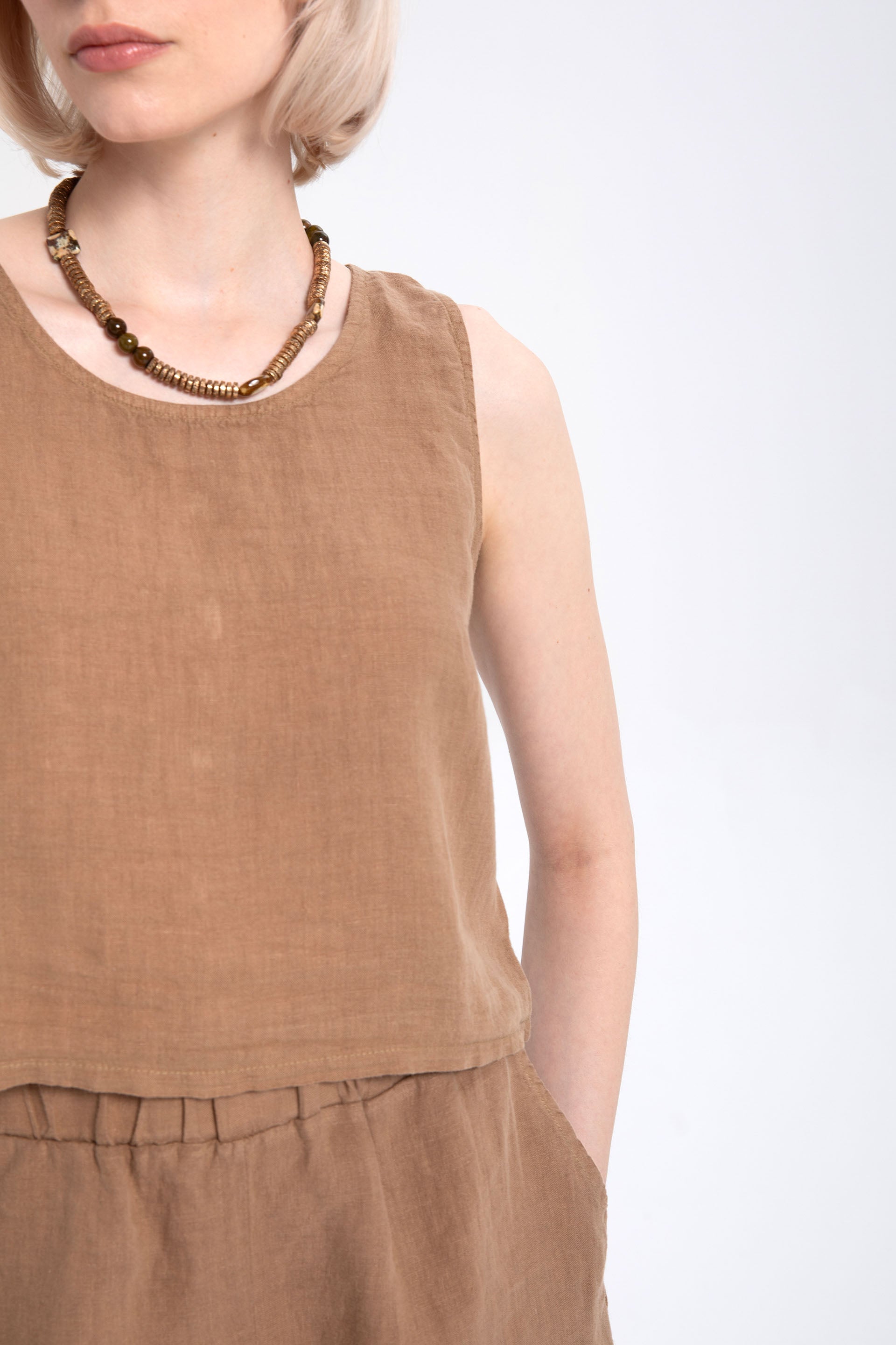 Saf Keten Arkadan Düğmeli Crop #renk_Kahve