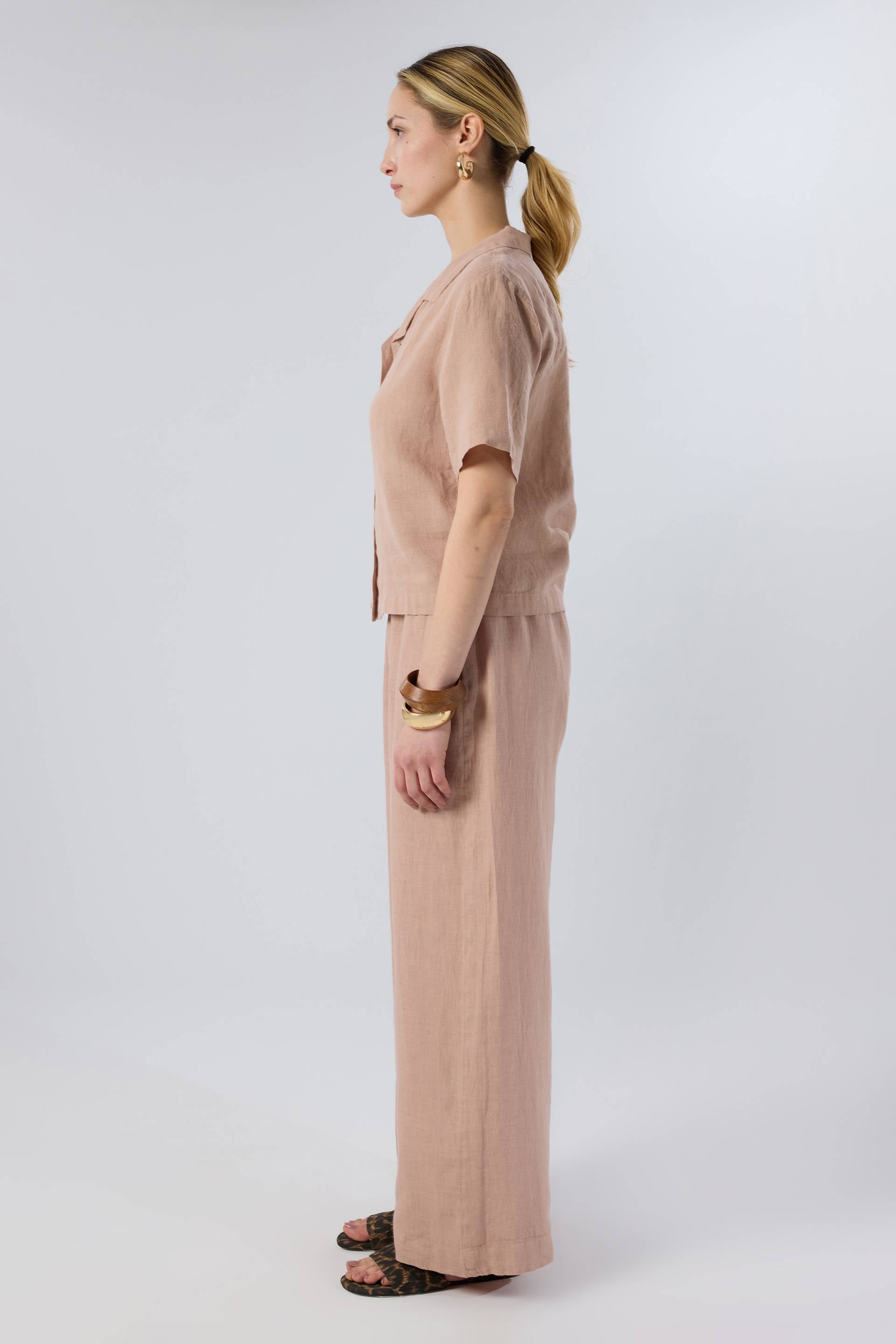 Yatık Yakalı Kısa Kollu Keten Kadın Gömlek #renk_Toprak Beji