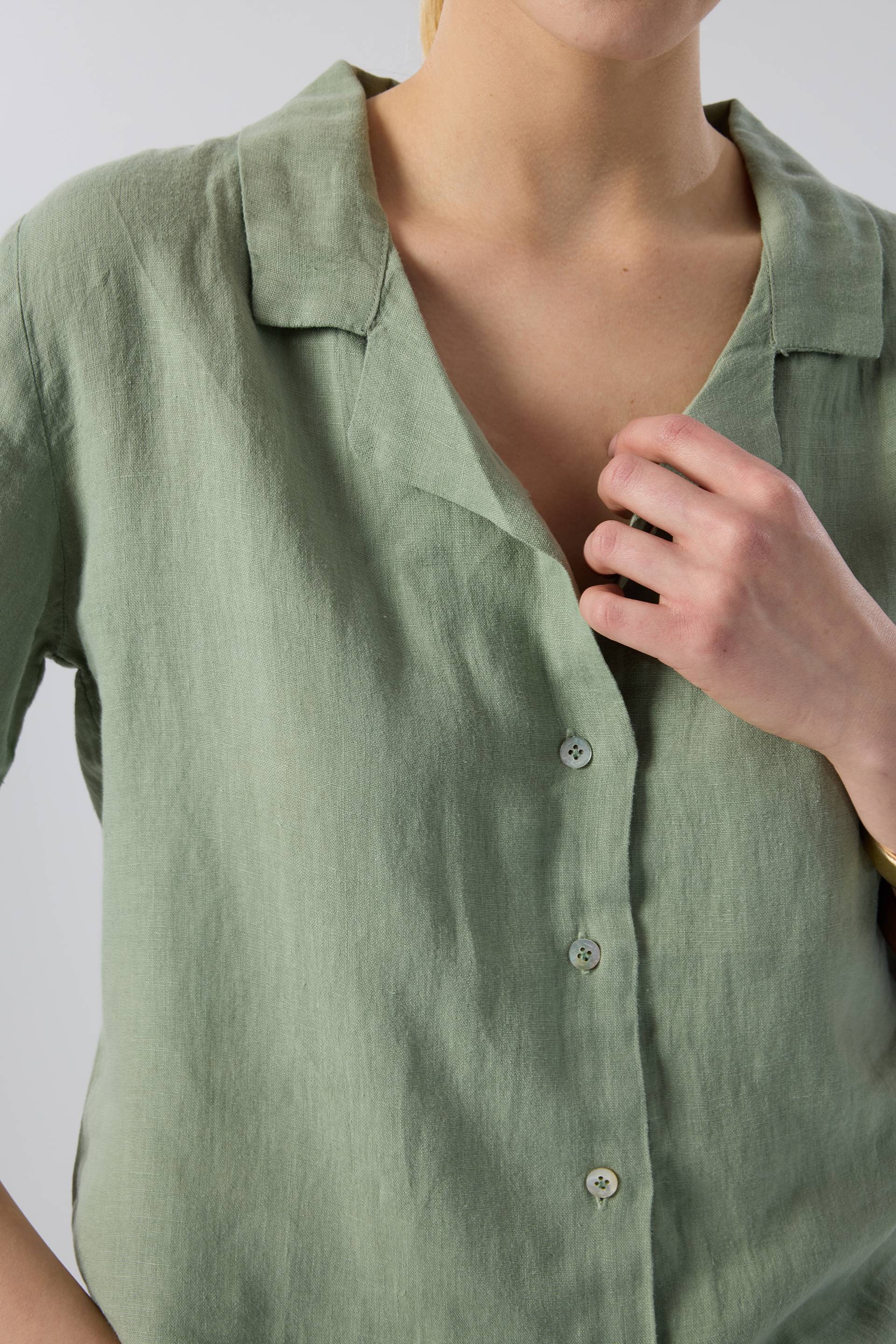 Yatık Yakalı Kısa Kollu Keten Kadın Gömlek #renk_Yosun Yeşili