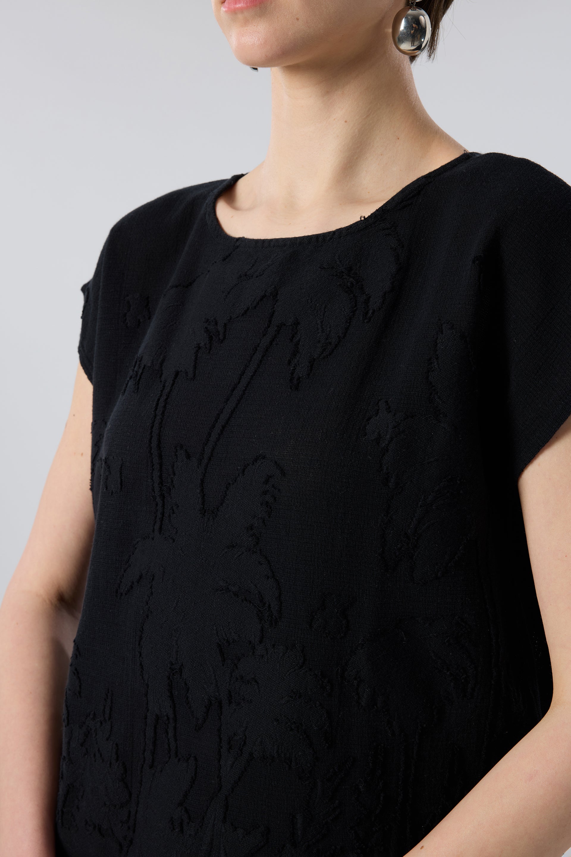 Palmiye Desenli Etamin Dokulu Düşük Omuzlu Bluz #renk_Siyah