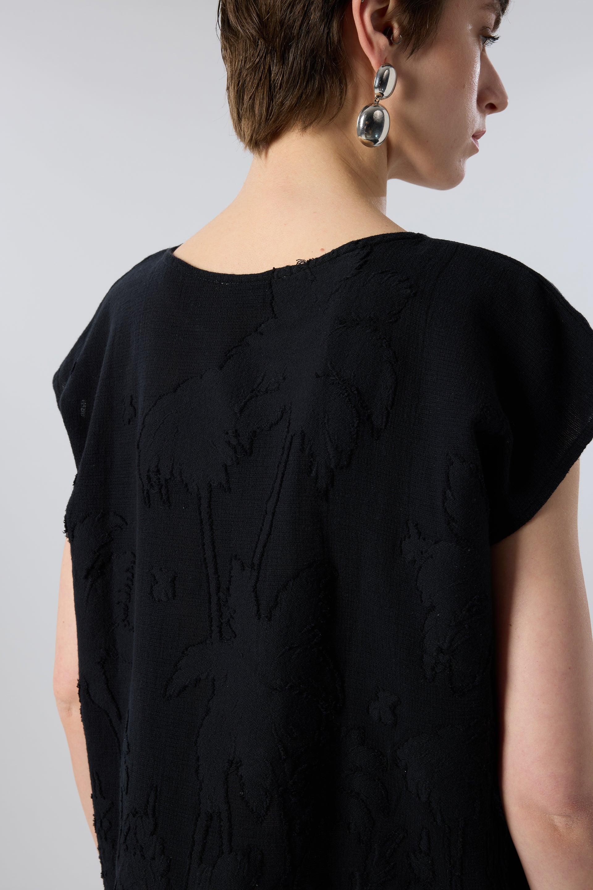 Palmiye Desenli Etamin Dokulu Düşük Omuzlu Bluz #renk_Siyah