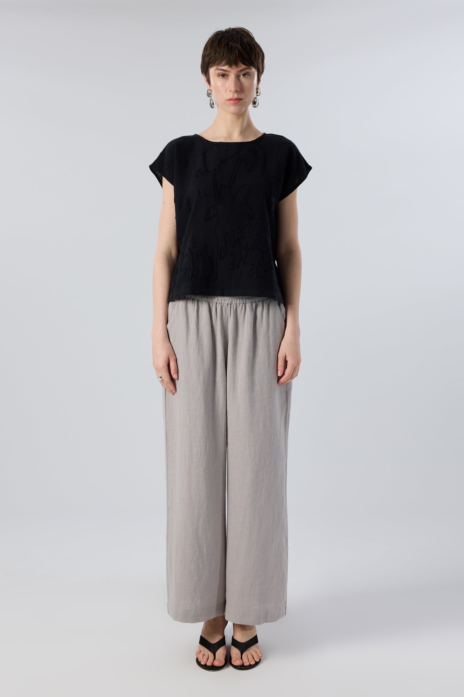 Palmiye Desenli Etamin Dokulu Düşük Omuzlu Bluz #renk_Siyah