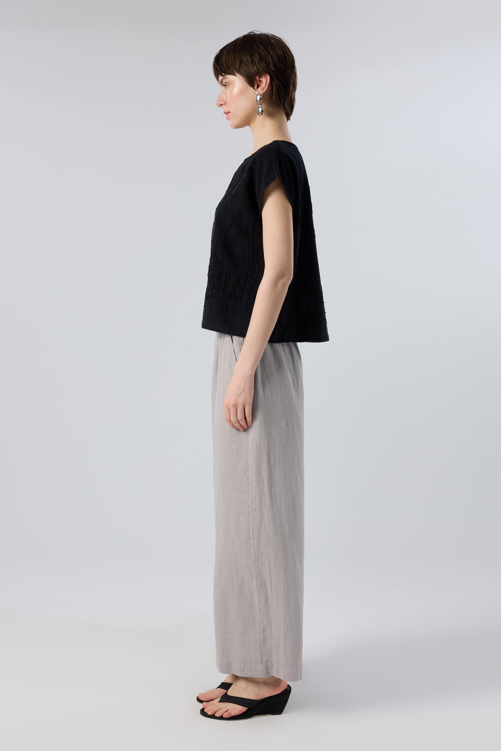 Palmiye Desenli Etamin Dokulu Düşük Omuzlu Bluz #renk_Siyah