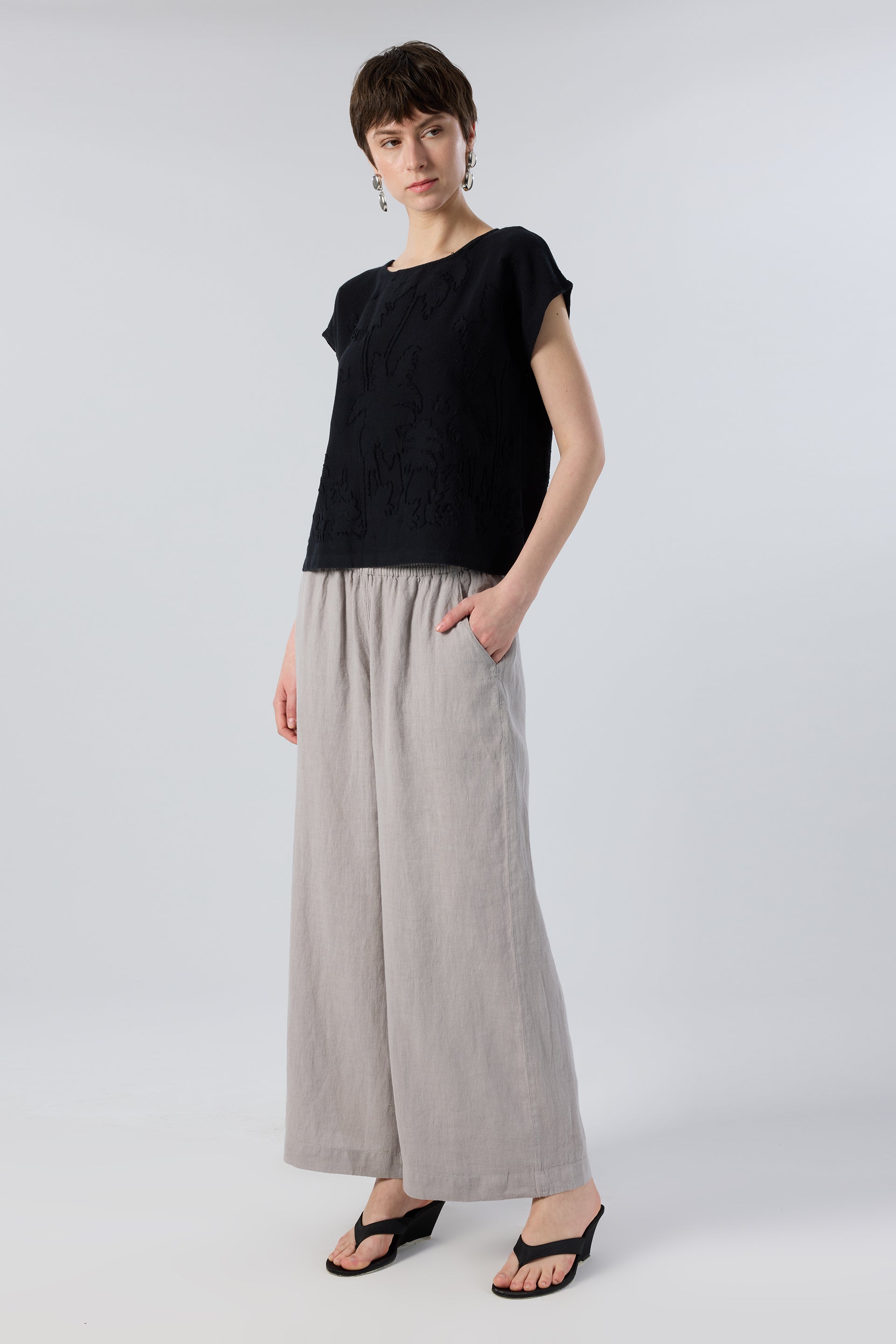 Palmiye Desenli Etamin Dokulu Düşük Omuzlu Bluz #renk_Siyah