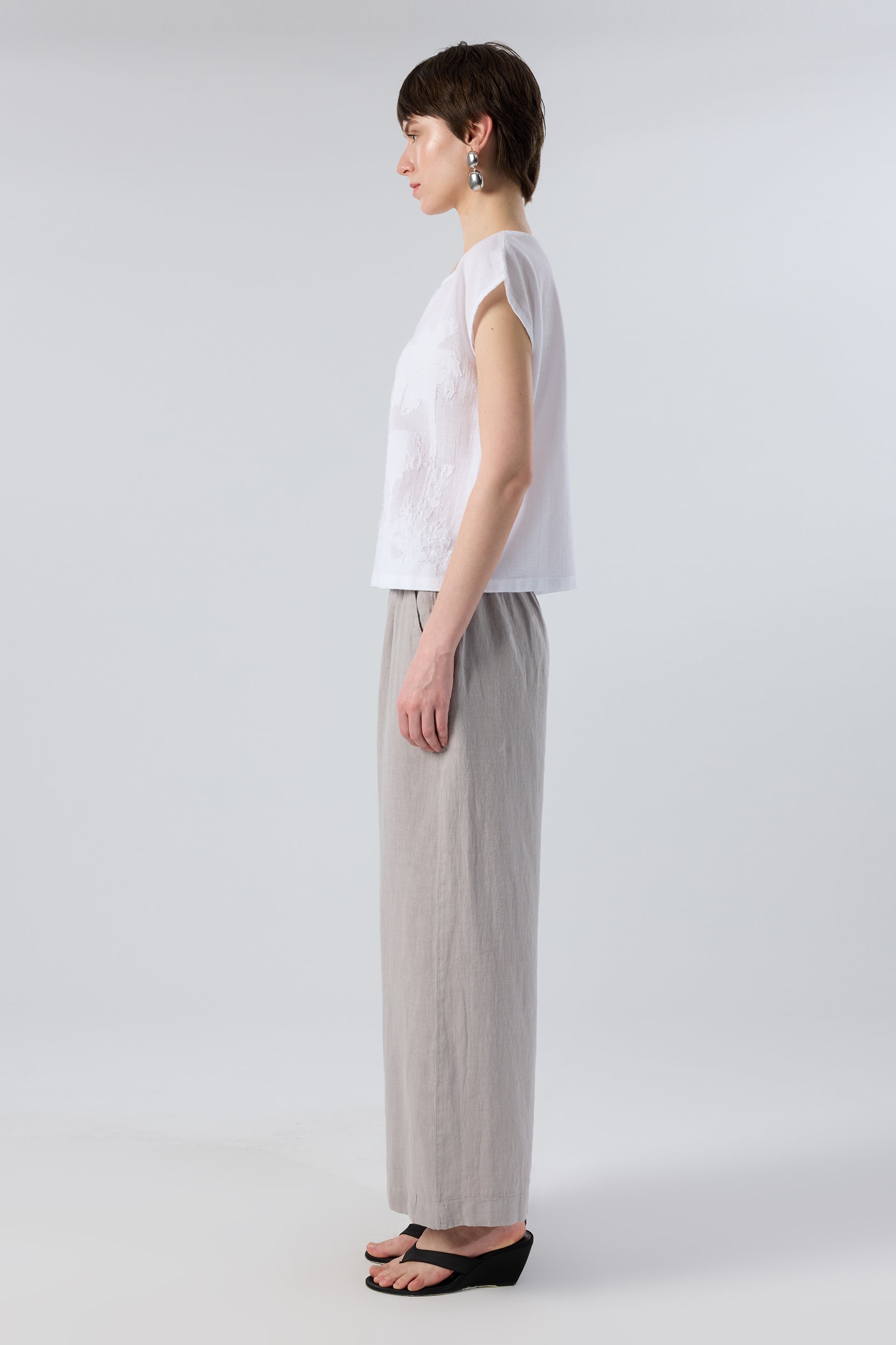 Palmiye Desenli Etamin Dokulu Düşük Omuzlu Bluz #renk_Beyaz