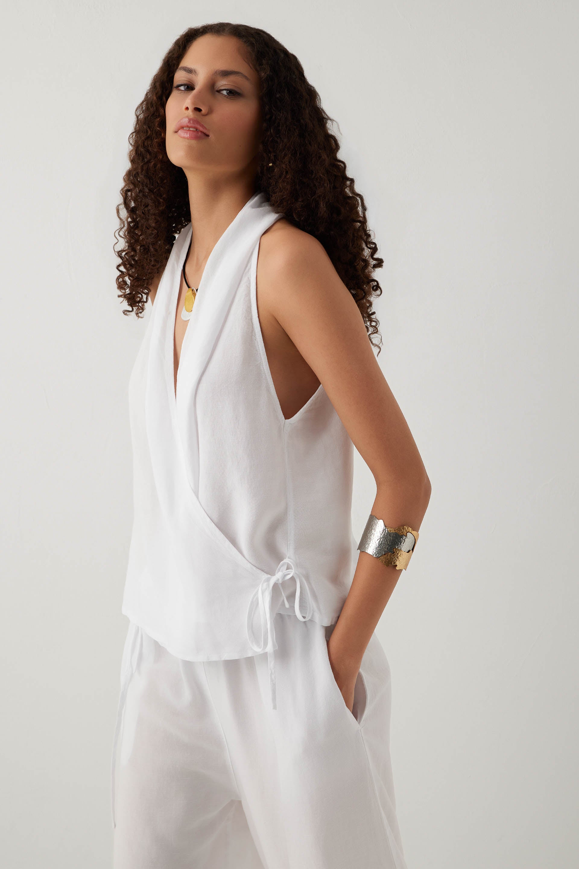 Linoflow Anvelop Yandan Bağlamalı Keten Tencel Karışımlı Kadın Bluz #renk_Beyaz