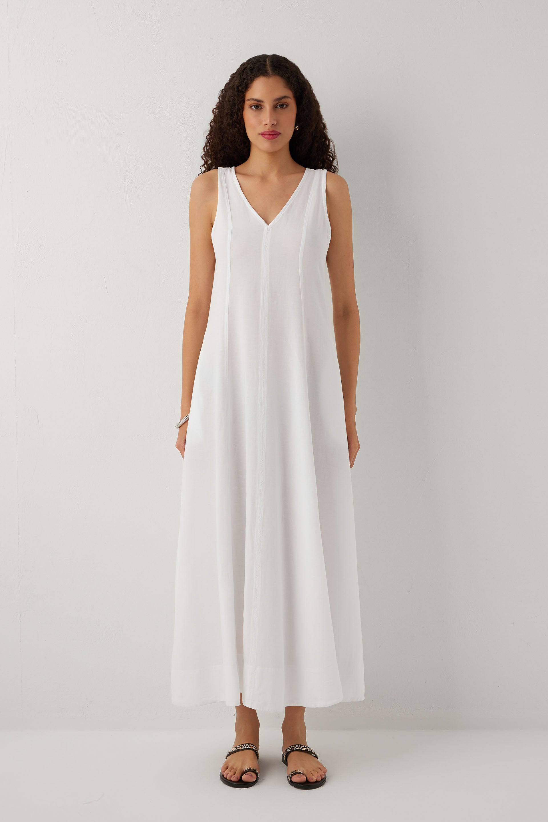 Linoflow Keten Tencel Karışımlı Günlük Uzun V Yaka Kolsuz Çan Etekli Elbise #renk_Beyaz