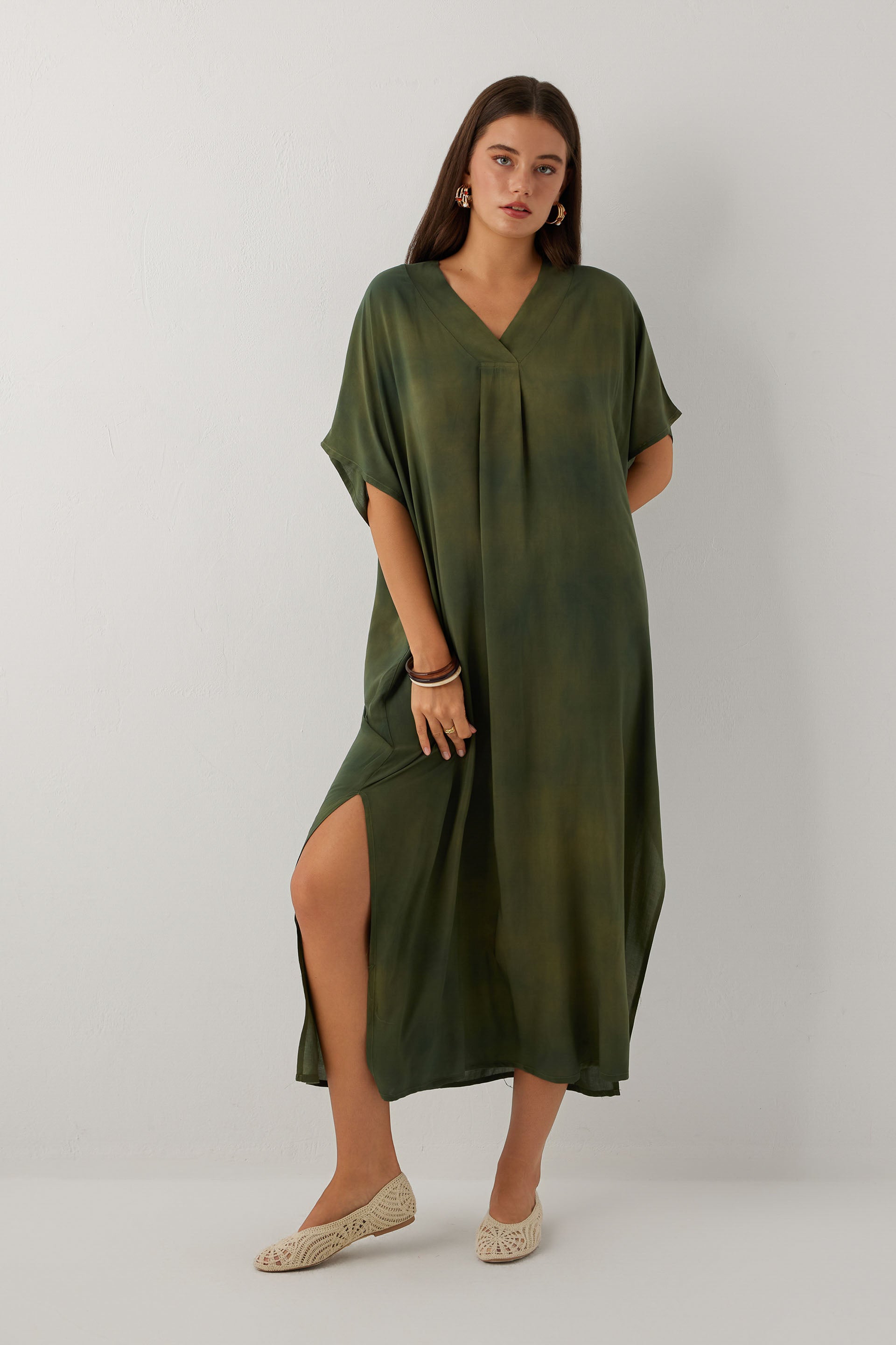 Earth Dye V Yaka Batik Maxi Elbise #renk_Haki