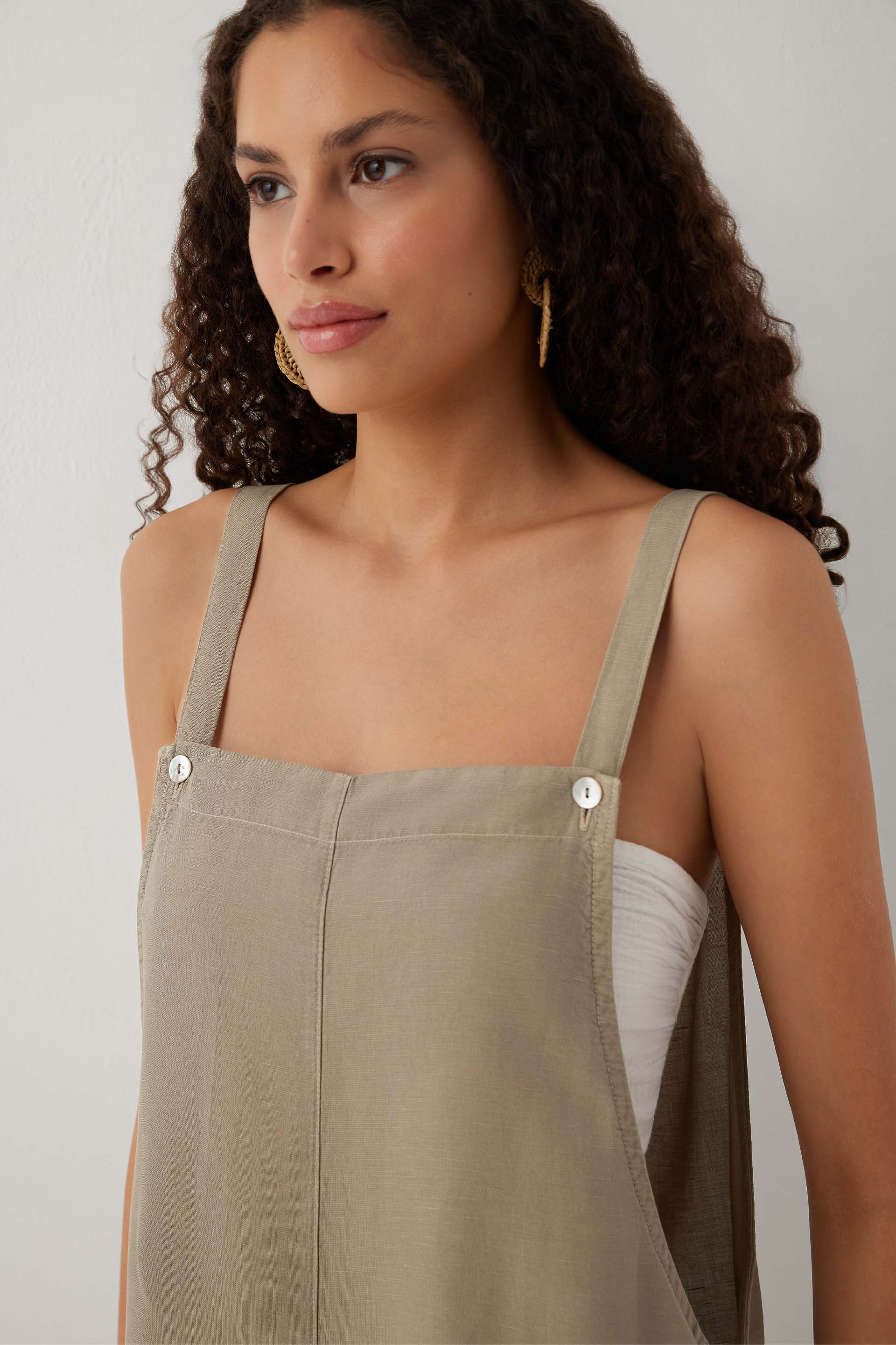Linoflow Askılı Keten Tensel Kadın Kısa Tulum Diz Üstü Tulum Kolsuz #renk_Olive