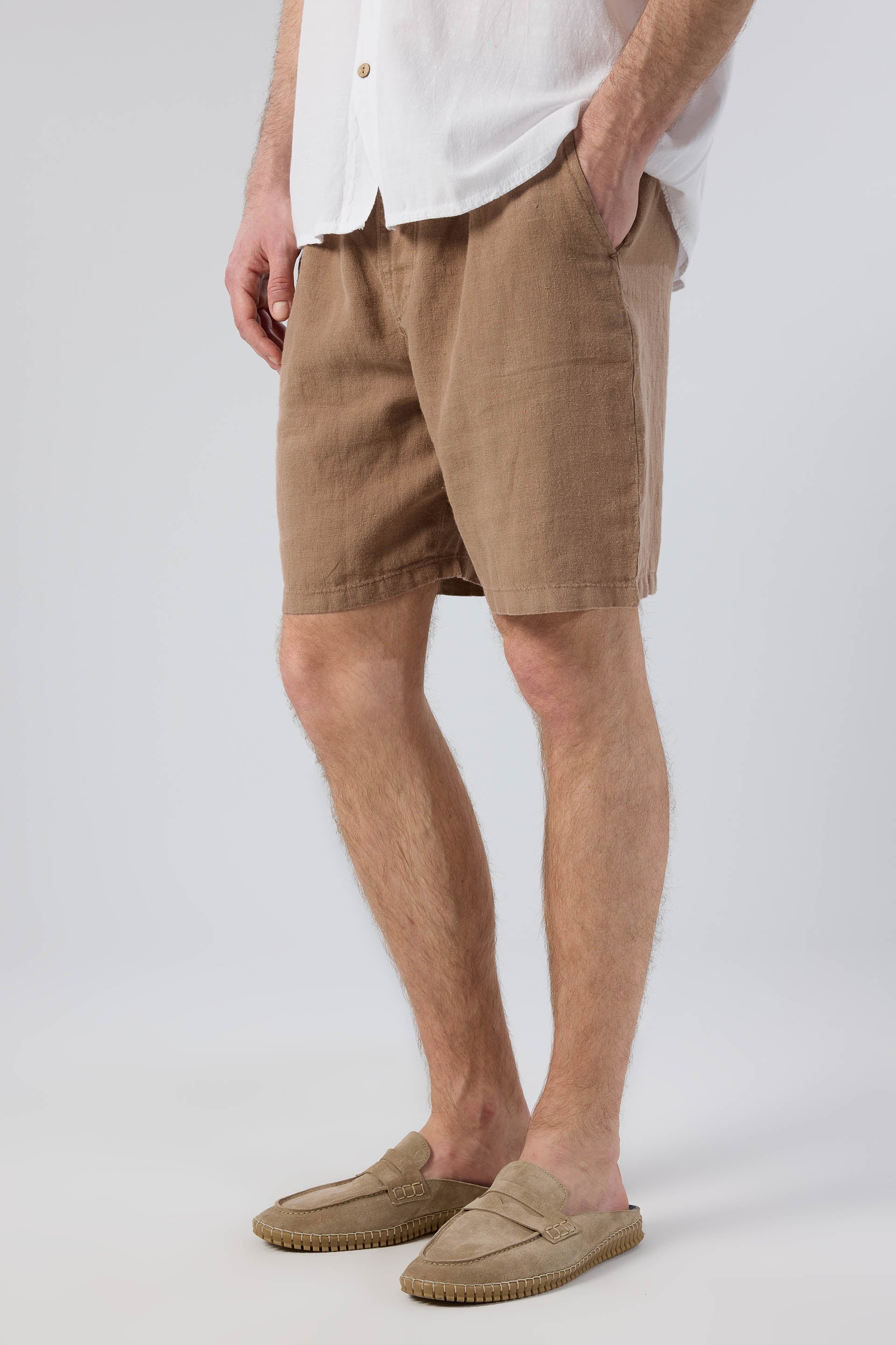 Rahat Kesim Cepli Kahverengi Keten Erkek Şort #Renk_Kahve