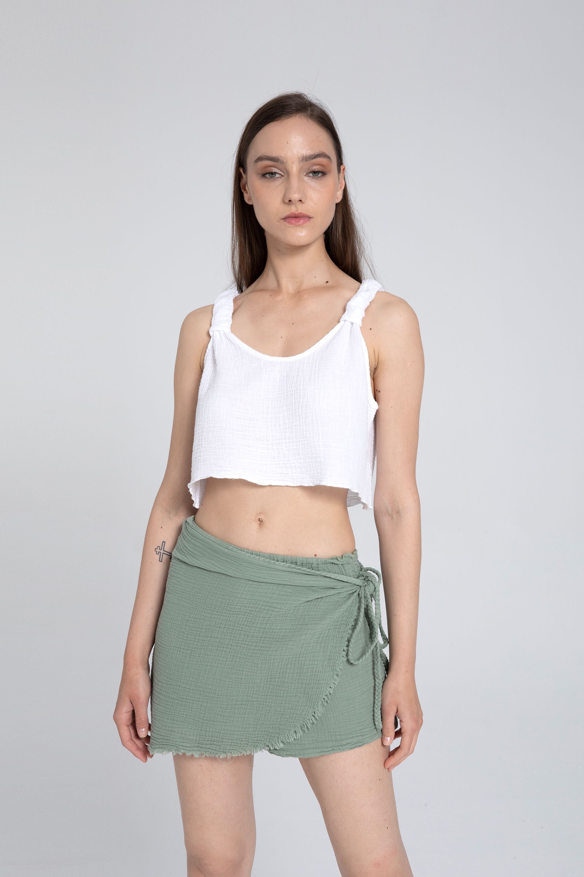 Omuz Detaylı Askılı Crop Top