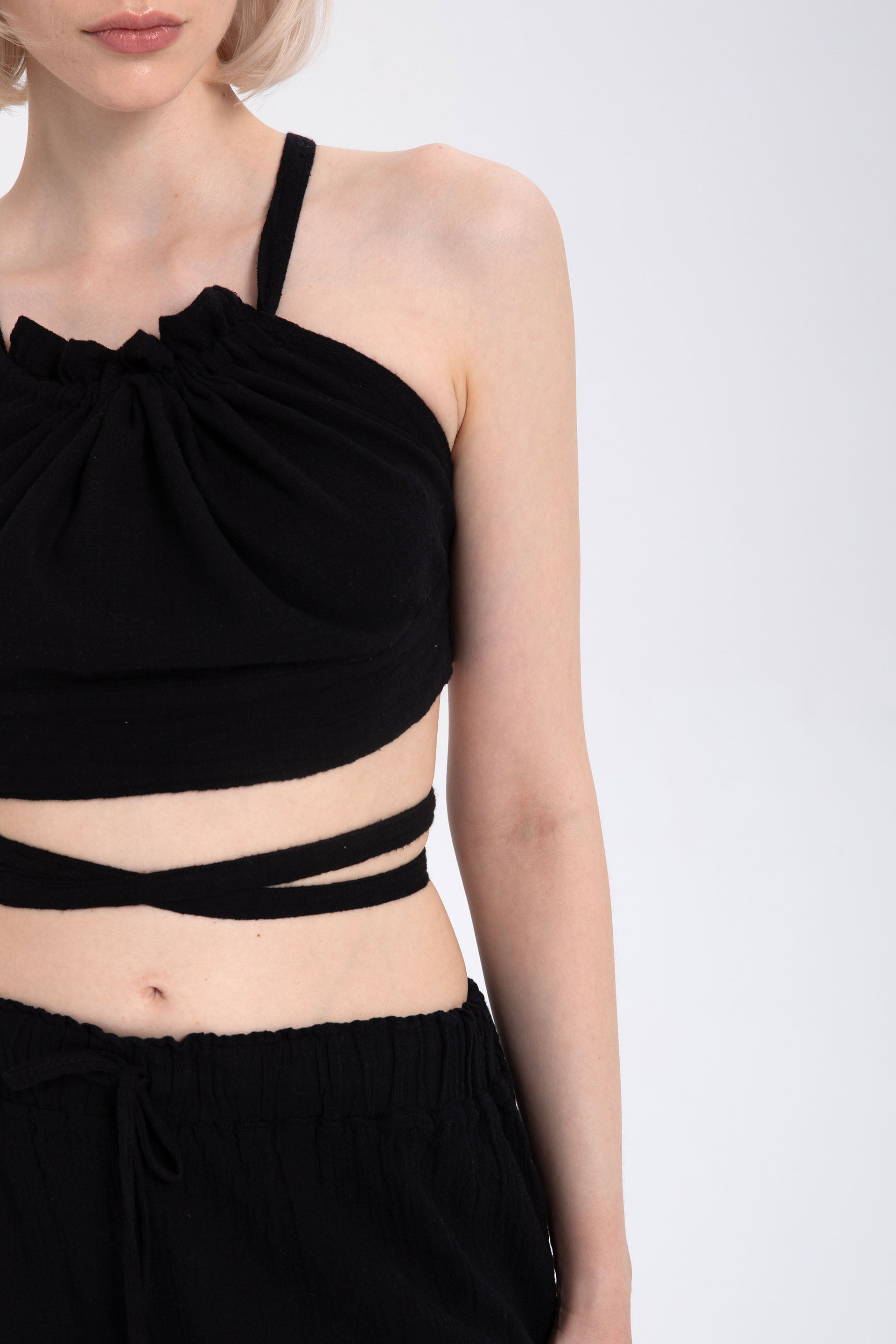 Sırtı Bağcıklı Önden Büzgülü Crop Top