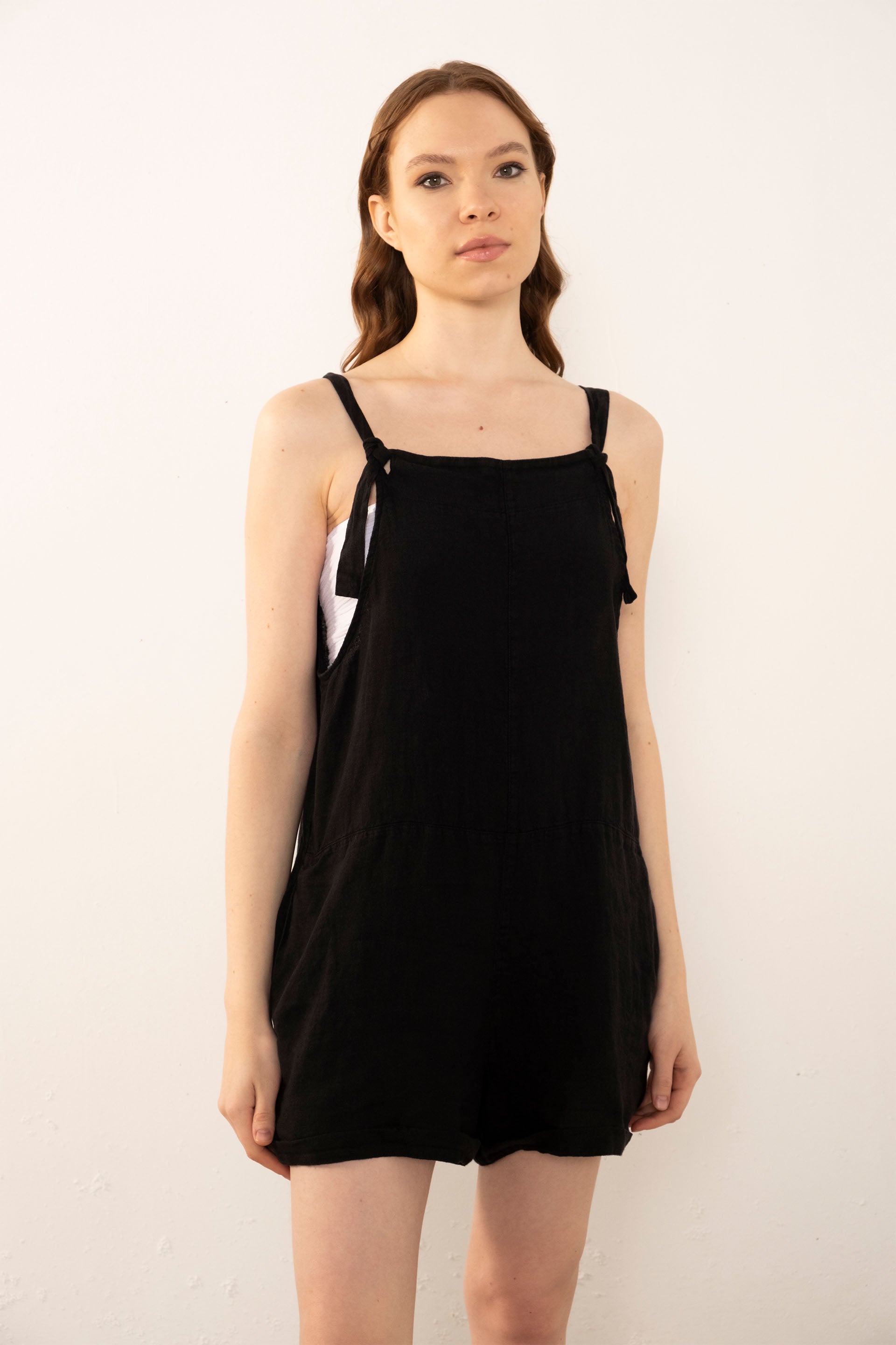 Saf Keten Cepli Kısa Tulum #Renk_ Siyah