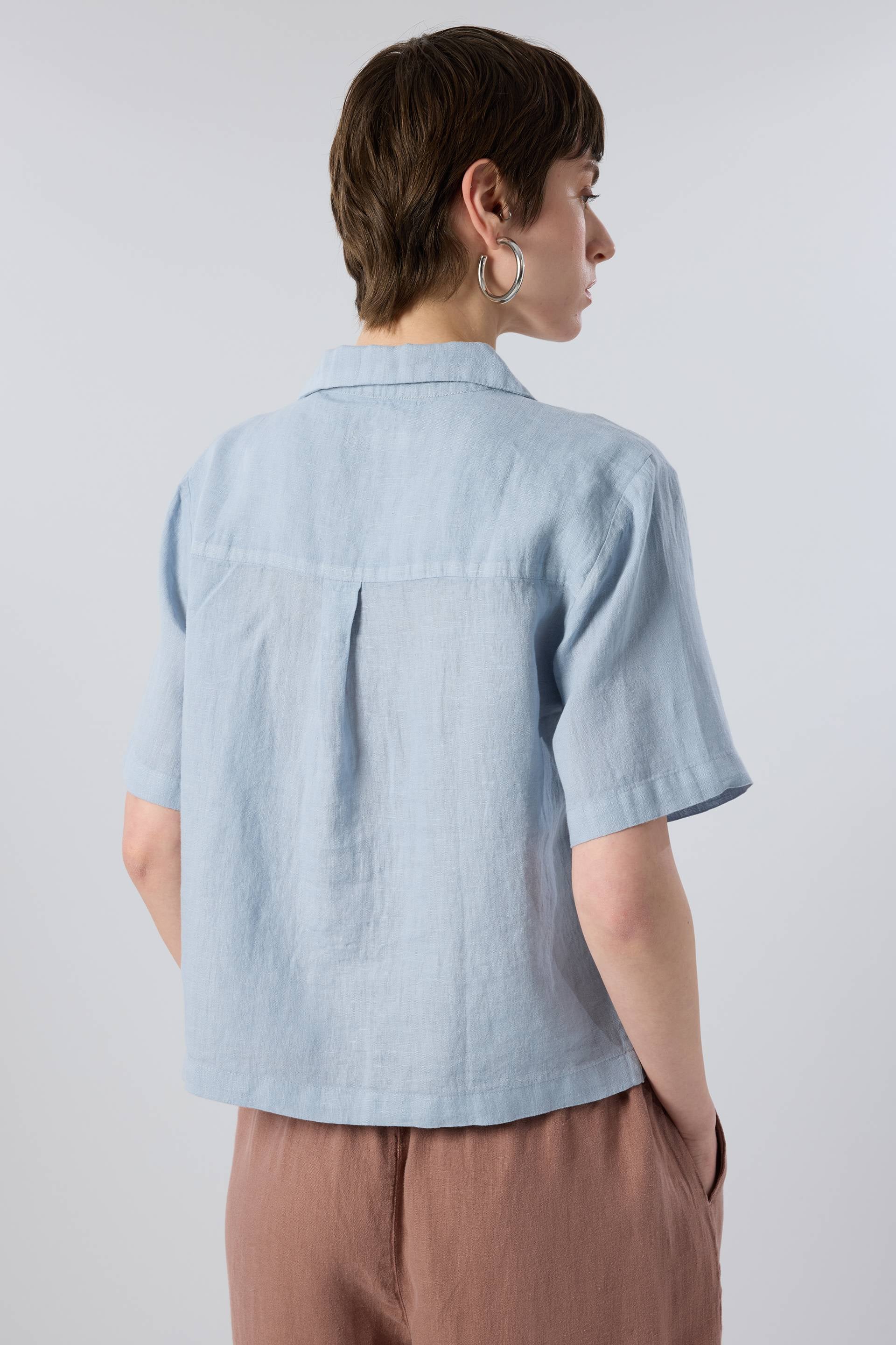 Yatık Yakalı Kısa Kollu Keten Kadın Gömlek #renk_Sisli Mavi