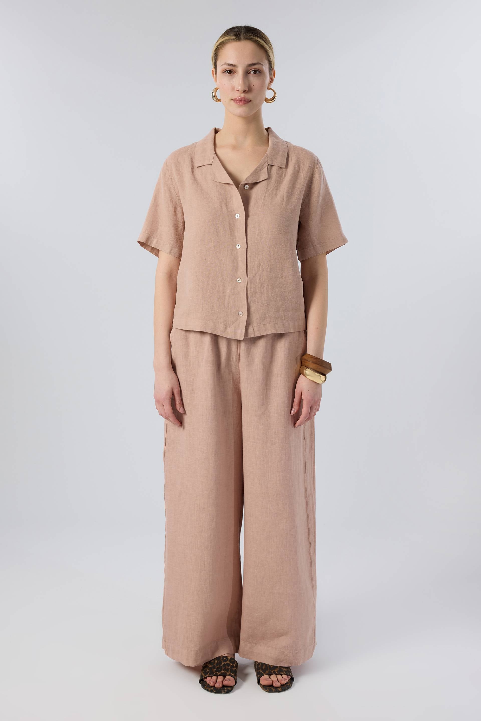 Yatık Yakalı Kısa Kollu Keten Kadın Gömlek #renk_Toprak Beji