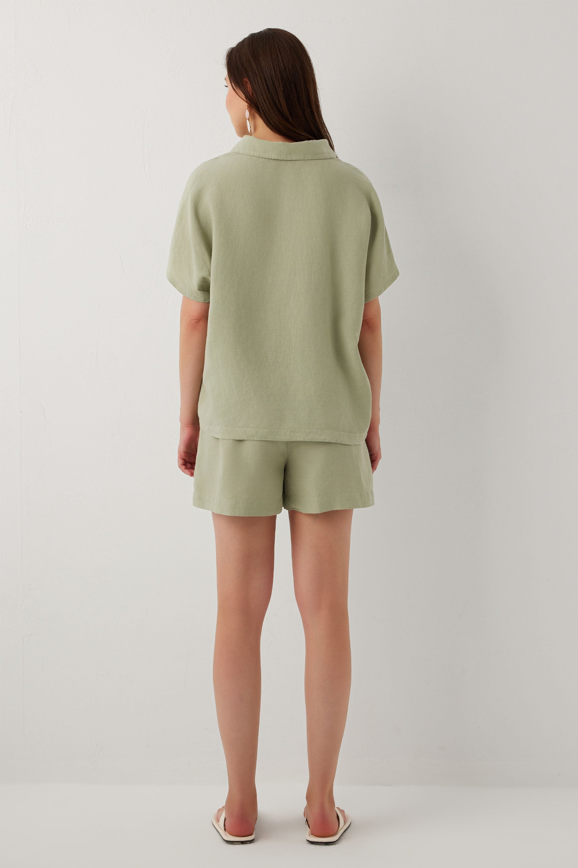 Linoflow Oversize Yarasa Kesim Tencel Keten Karışımlı Kadın Gömlek #renk_Ada Çayı