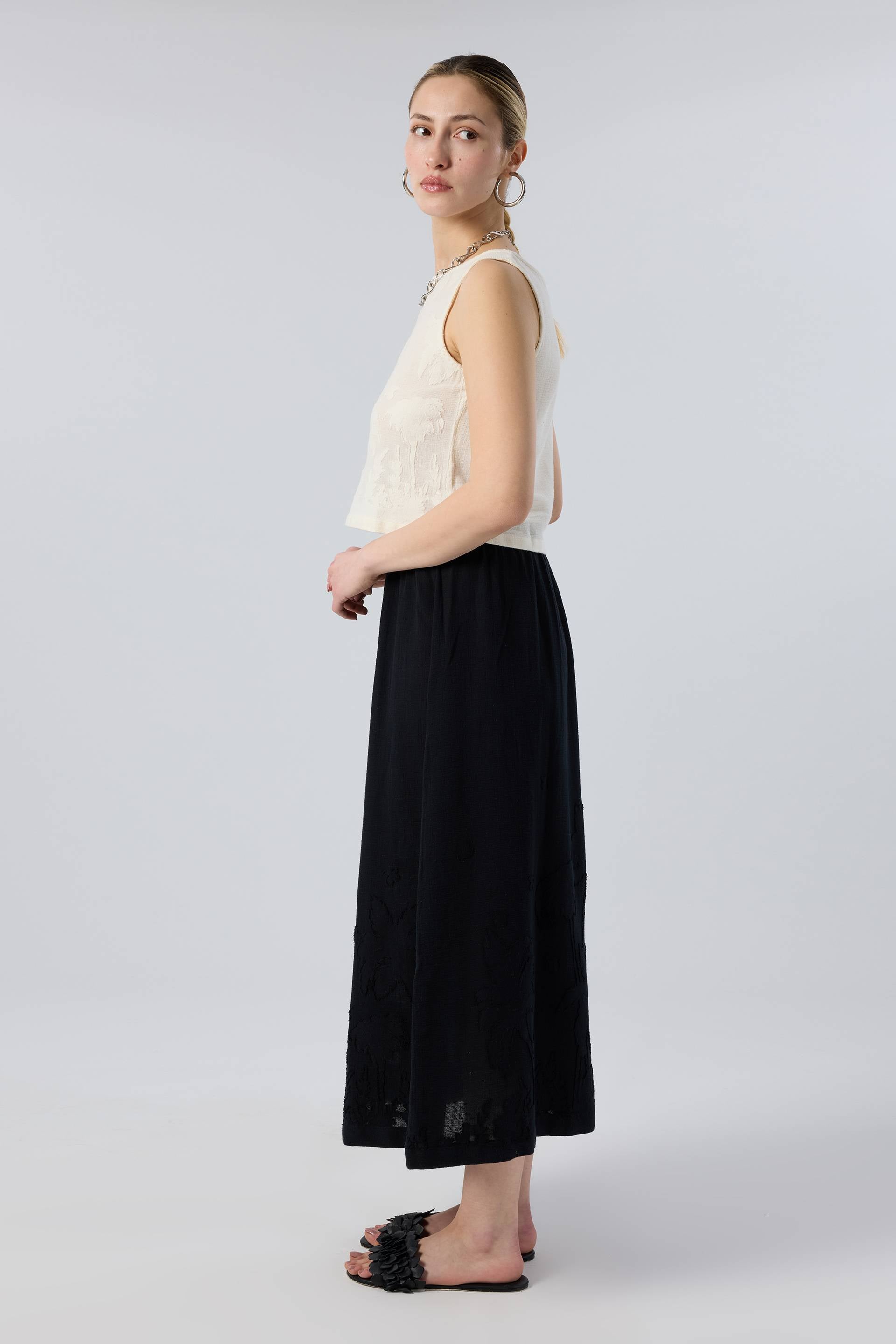 Palmiye Desenli Etamin Dokulu Midi Etek #renk_Siyah