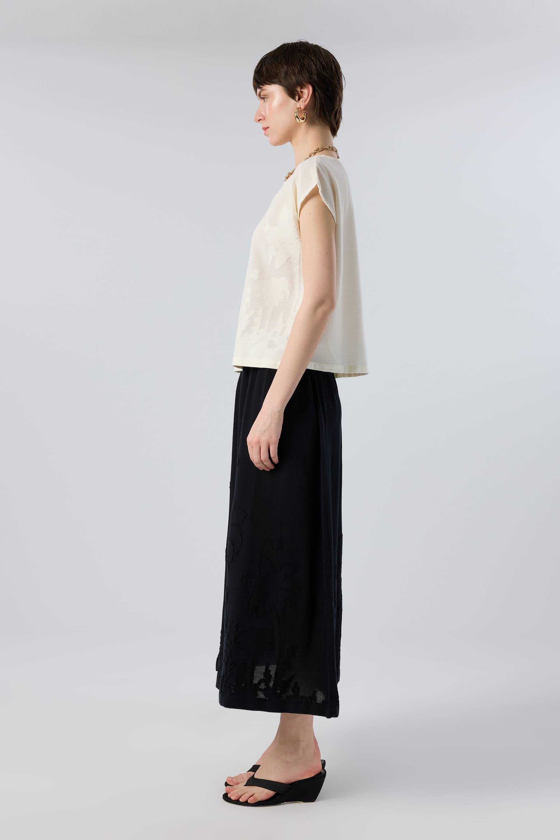 Palmiye Desenli Etamin Dokulu Midi Etek #renk_Siyah