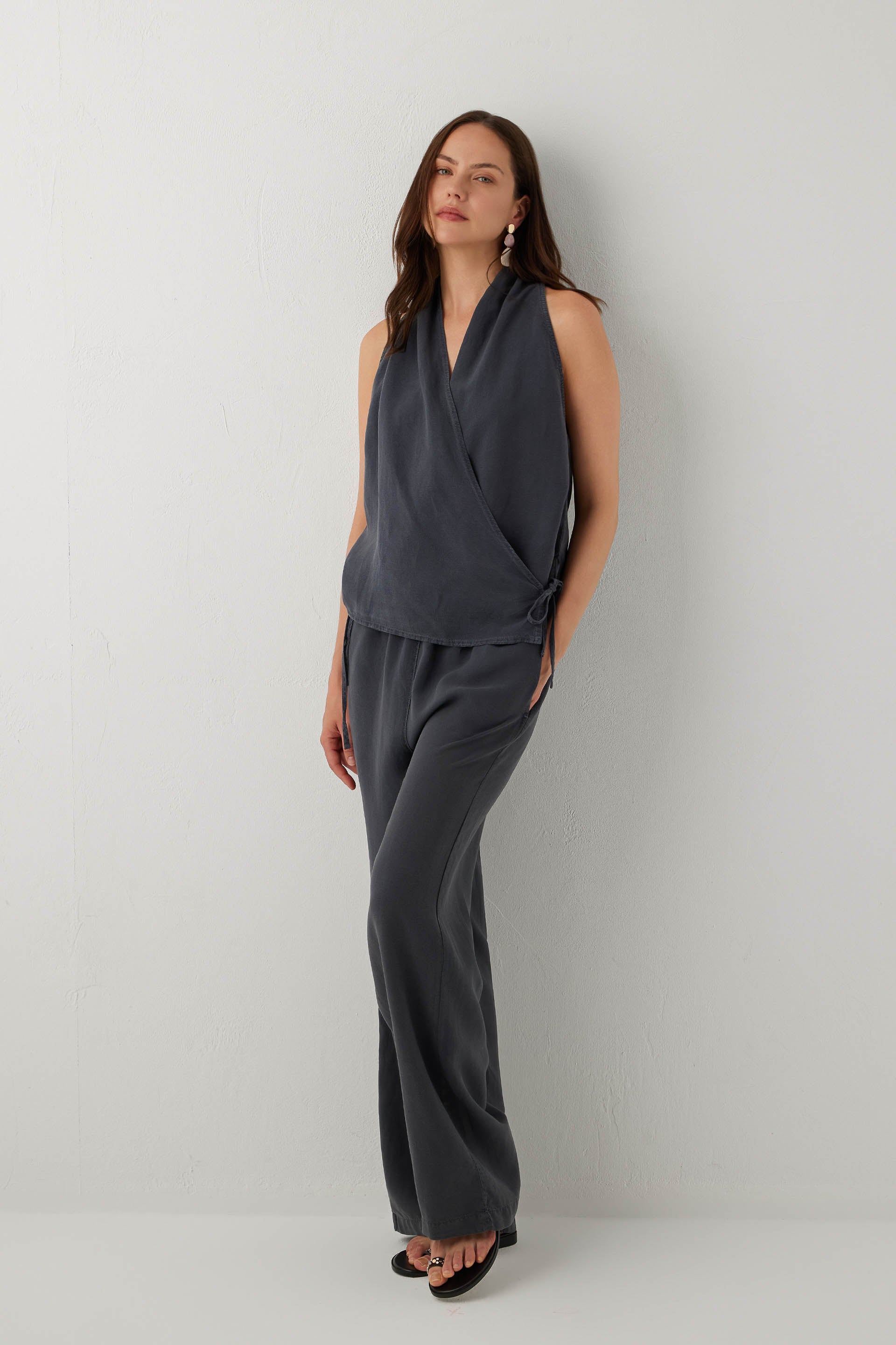 Linoflow Anvelop Yandan Bağlamalı Keten Tencel Karışımlı Kadın Bluz #renk_Antrasit