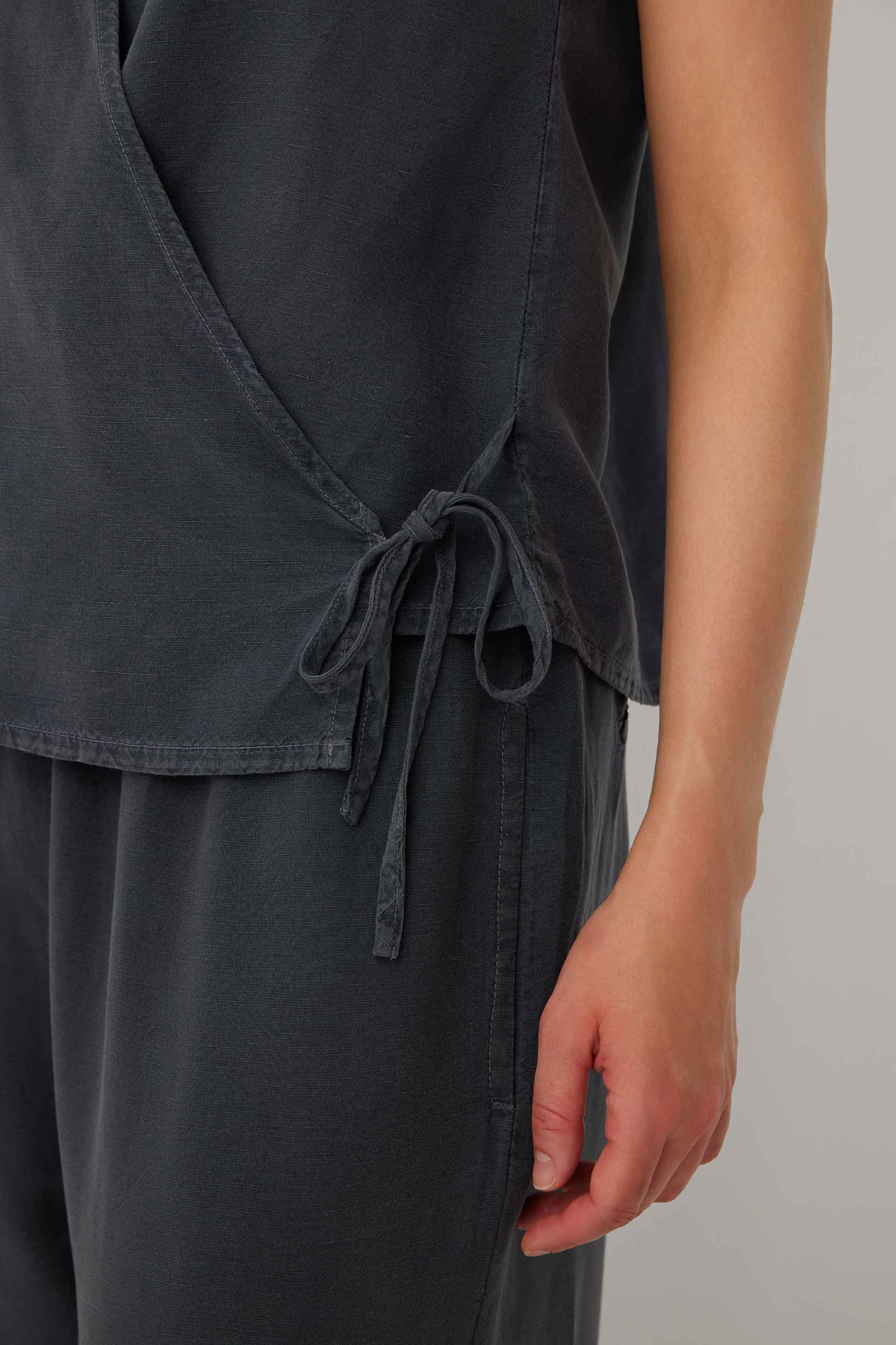 Linoflow Anvelop Yandan Bağlamalı Keten Tencel Karışımlı Kadın Bluz #renk_Antrasit