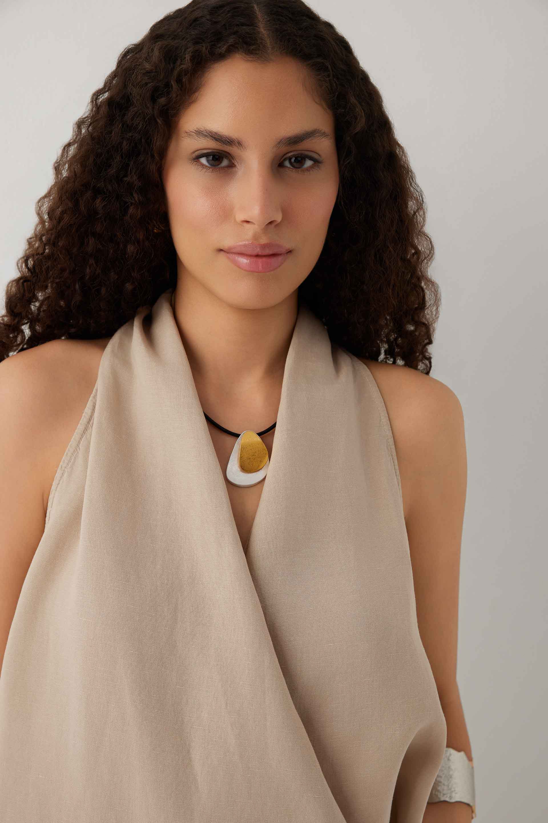 Linoflow Anvelop Yandan Bağlamalı Keten Tencel Karışımlı Kadın Bluz #renk_Vizon