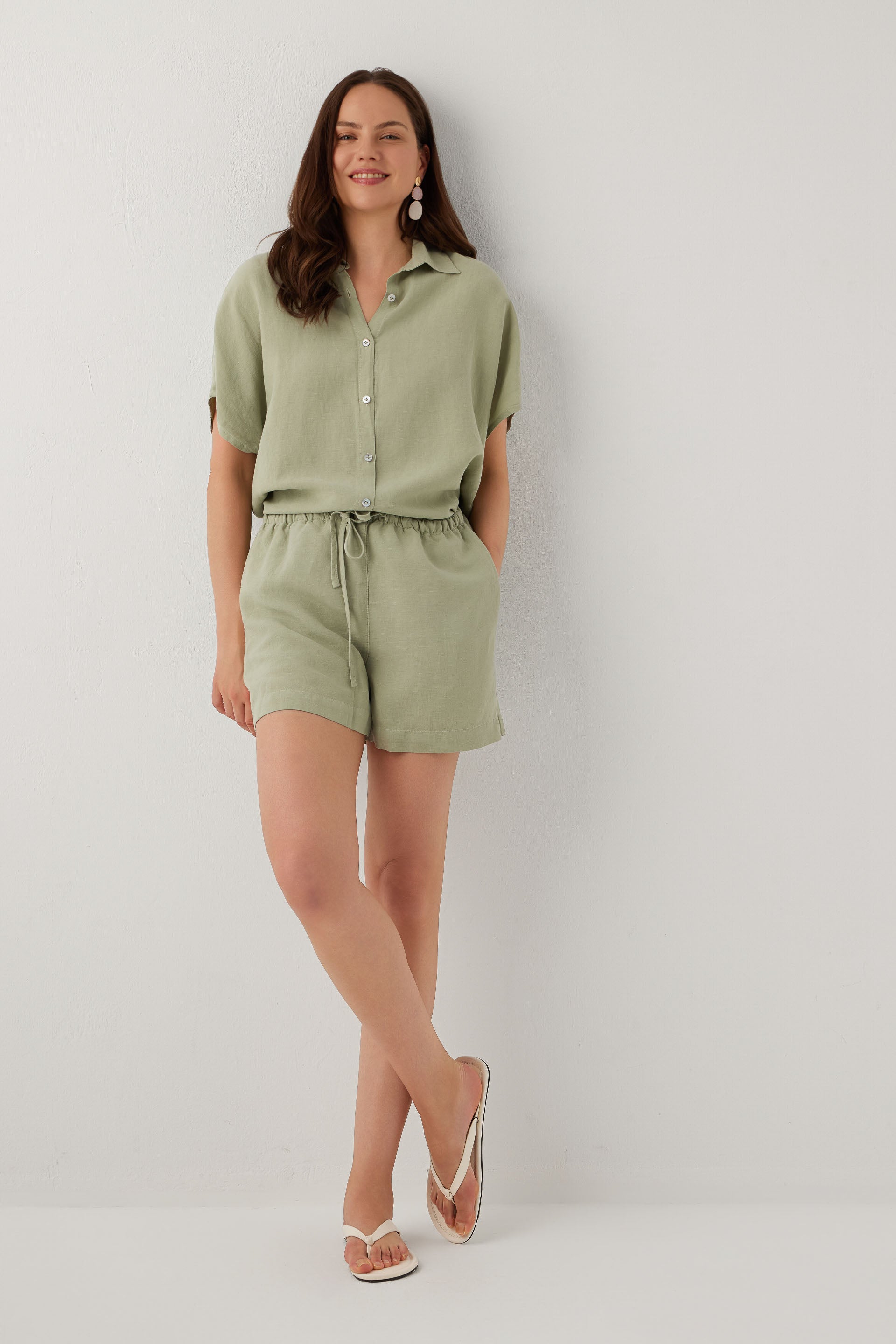 Linoflow Tencel Keten Karışımlı Relax Bağcıklı Sade Kadın Şort #renk_Ada Çayı