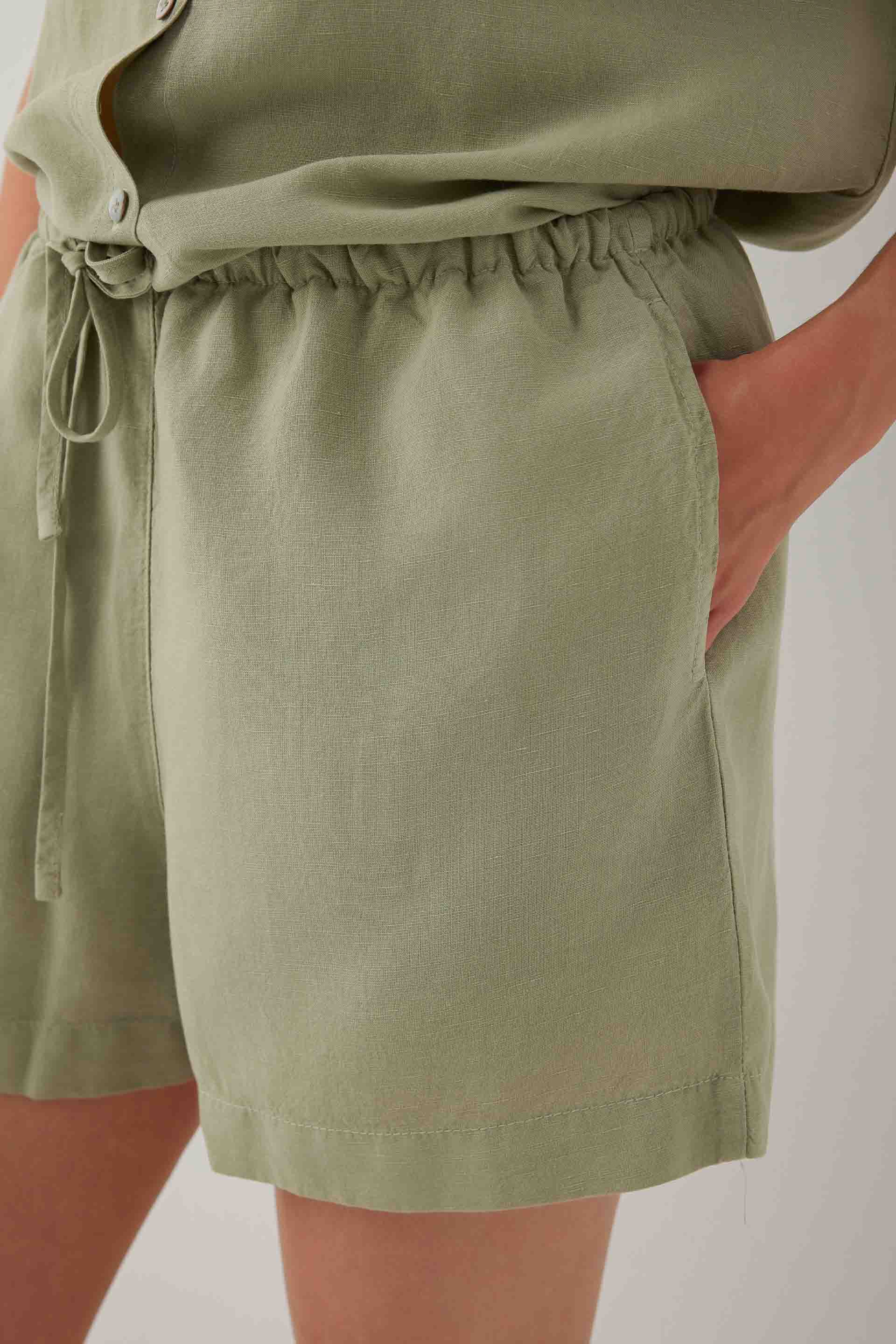 Linoflow Tencel Keten Karışımlı Relax Bağcıklı Sade Kadın Şort #renk_Ada Çayı