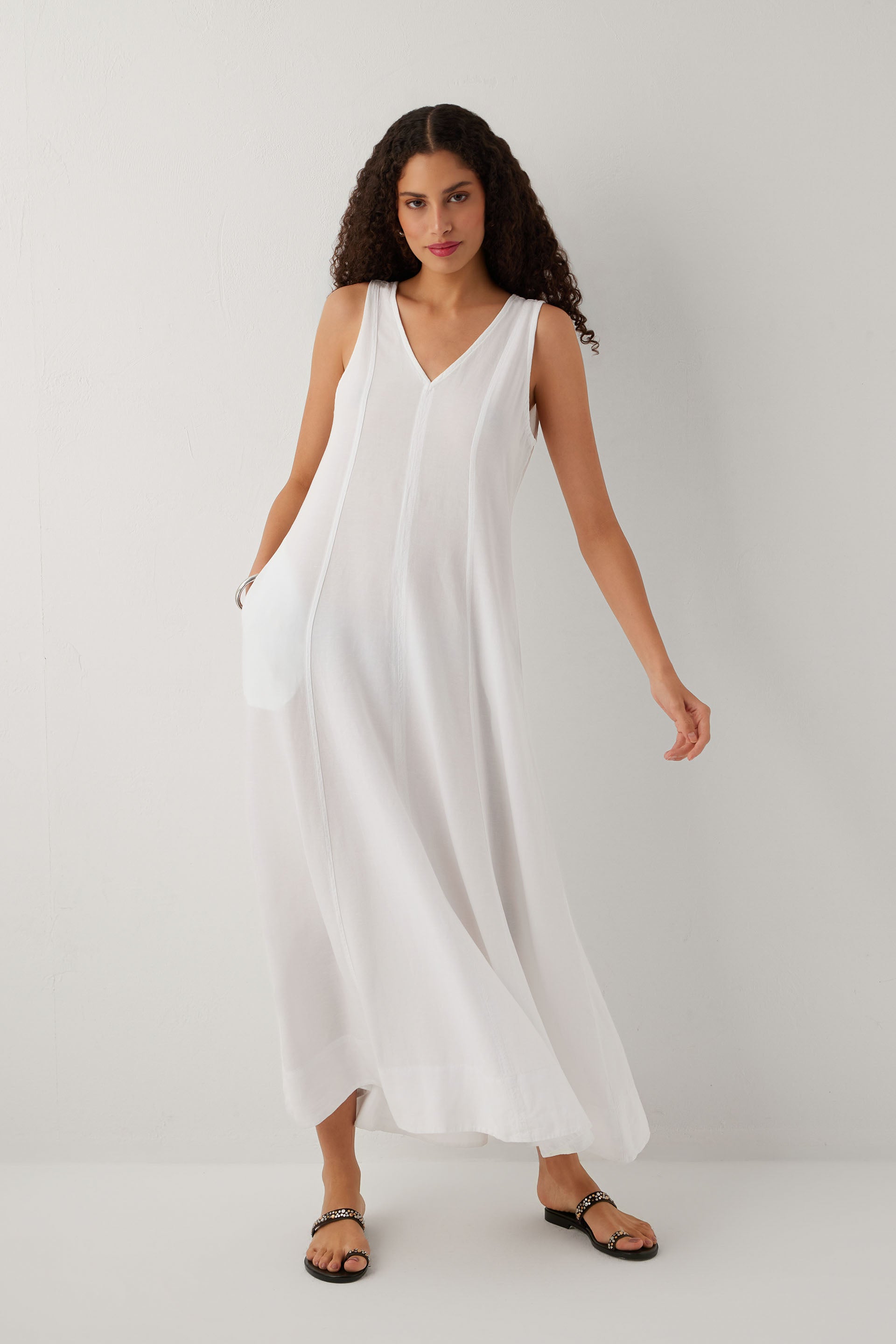 Linoflow Keten Tencel Karışımlı Günlük Uzun V Yaka Kolsuz Çan Etekli Elbise #renk_Beyaz