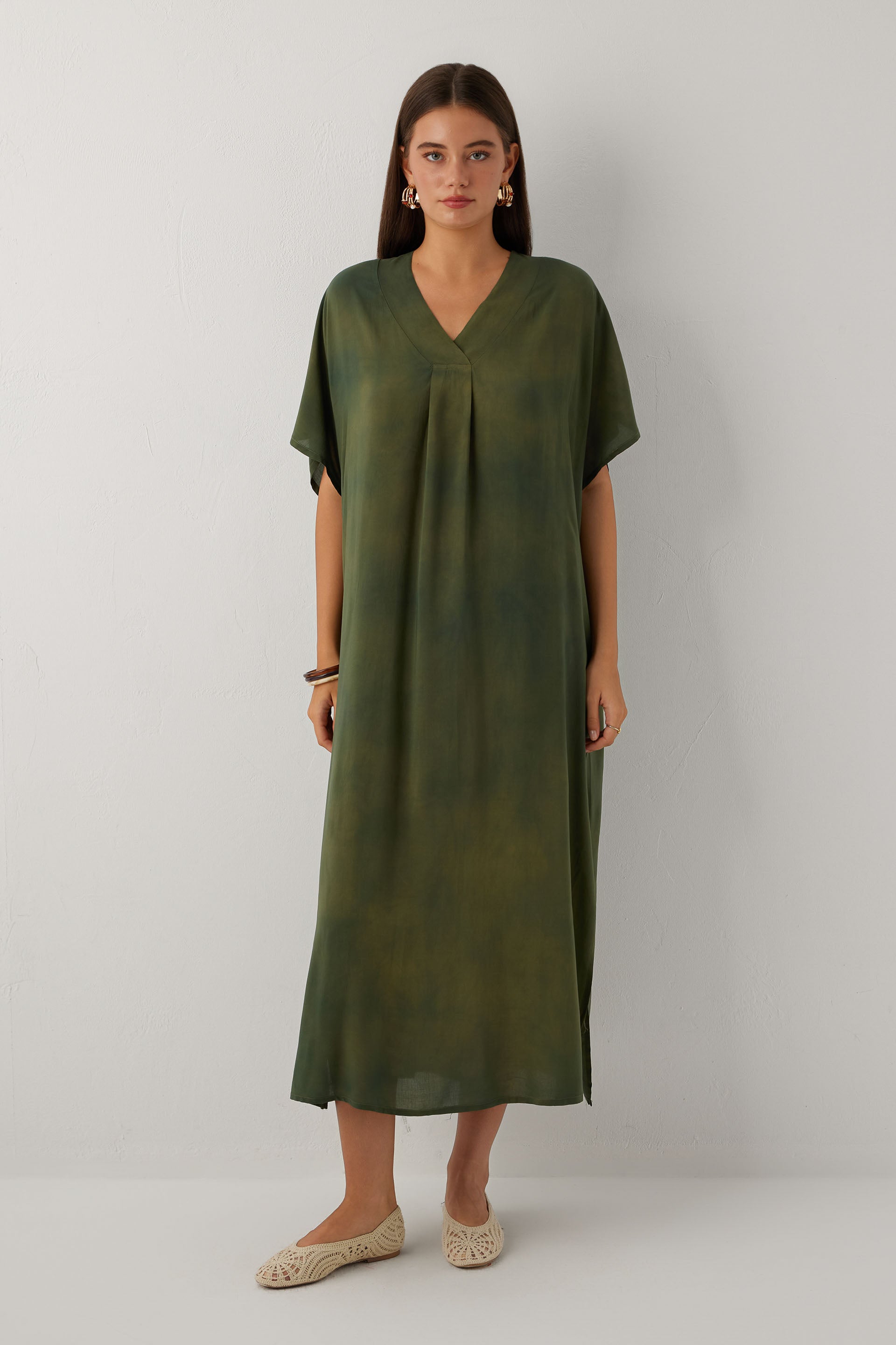 Earth Dye V Yaka Batik Maxi Elbise #renk_Haki