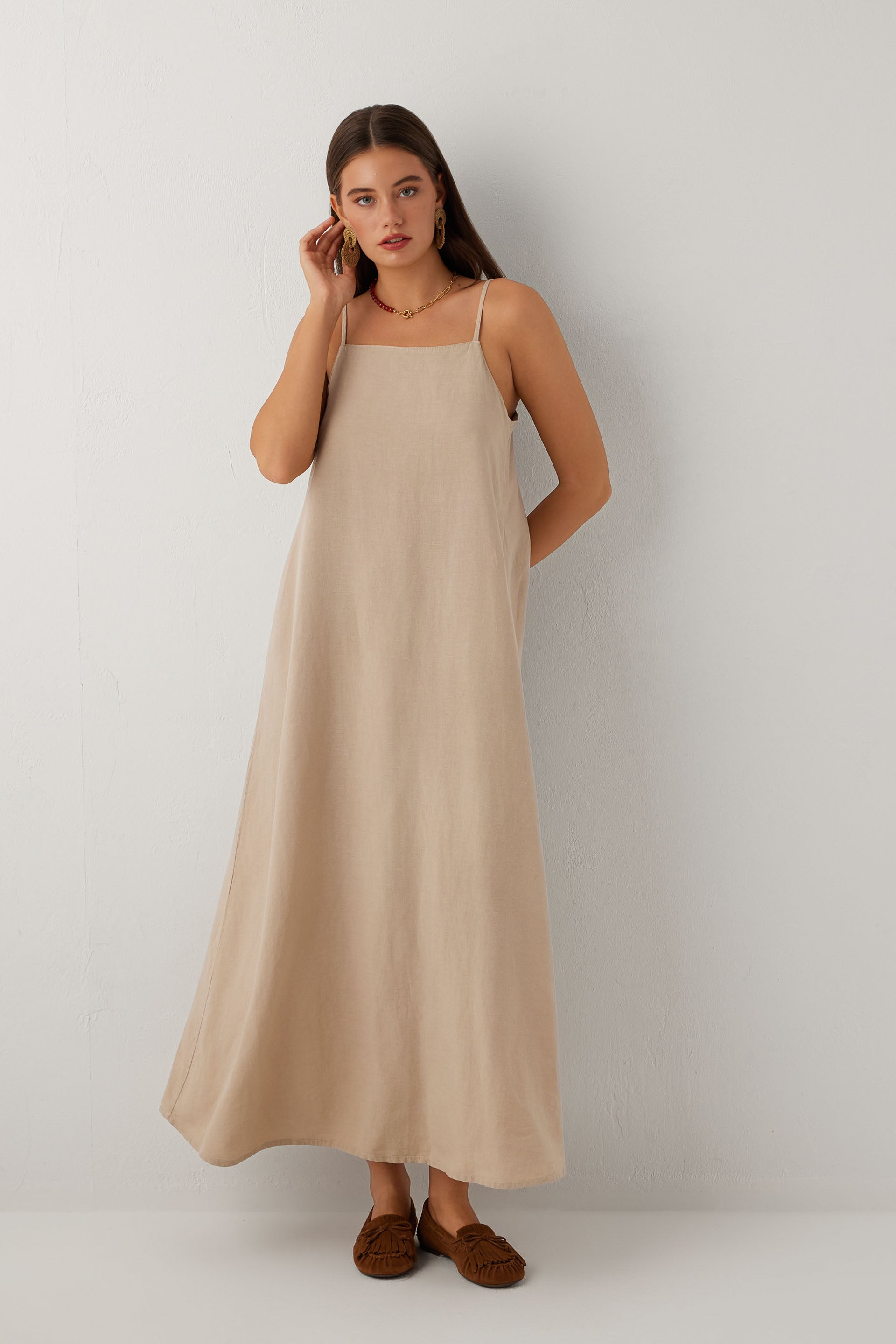 Linoflow Askılı Rahat Keten Tencel Karışımlı Maxi Uzun Elbise #renk_Vizon