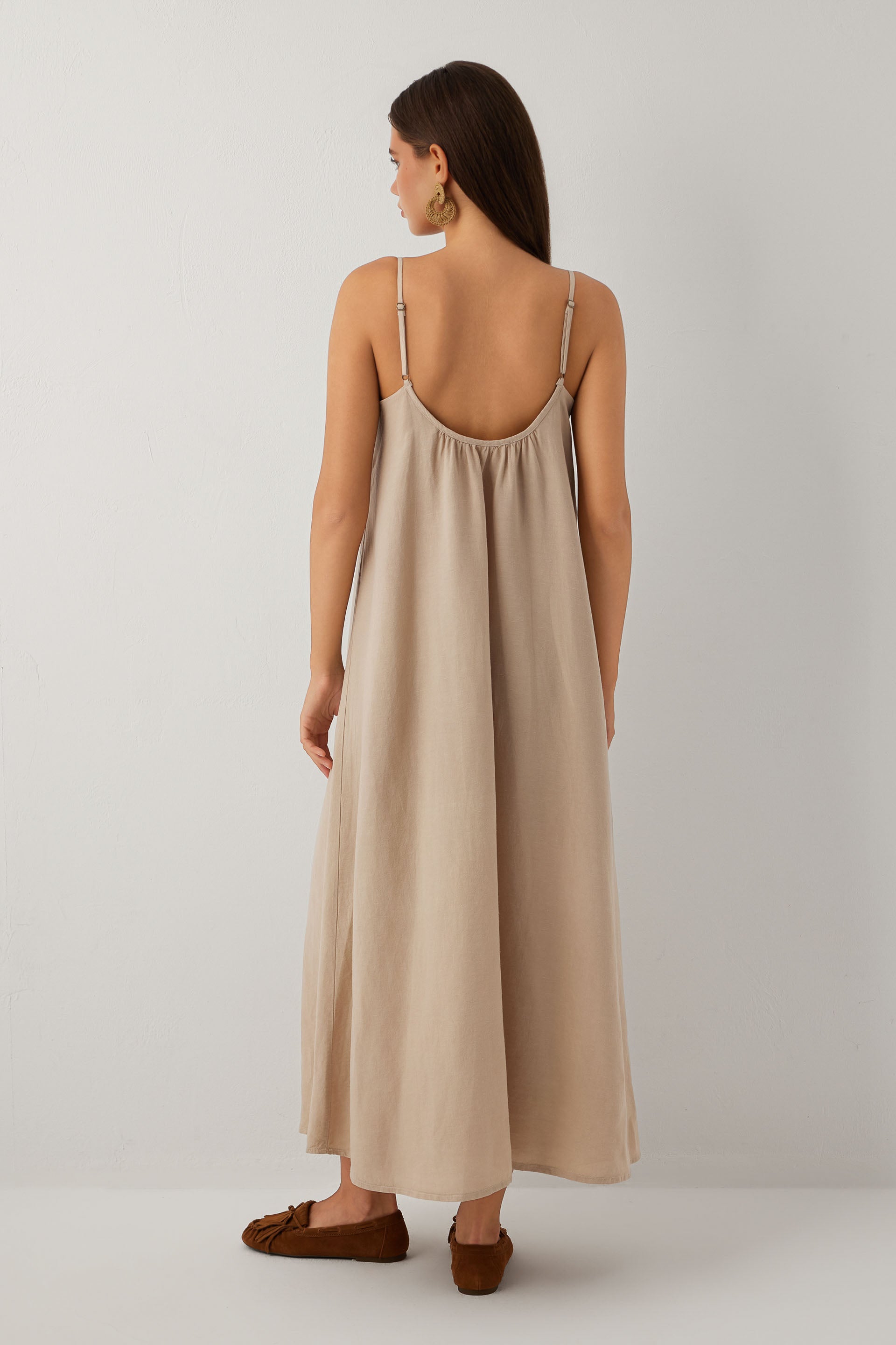 Linoflow Askılı Rahat Keten Tencel Karışımlı Maxi Uzun Elbise #renk_Vizon