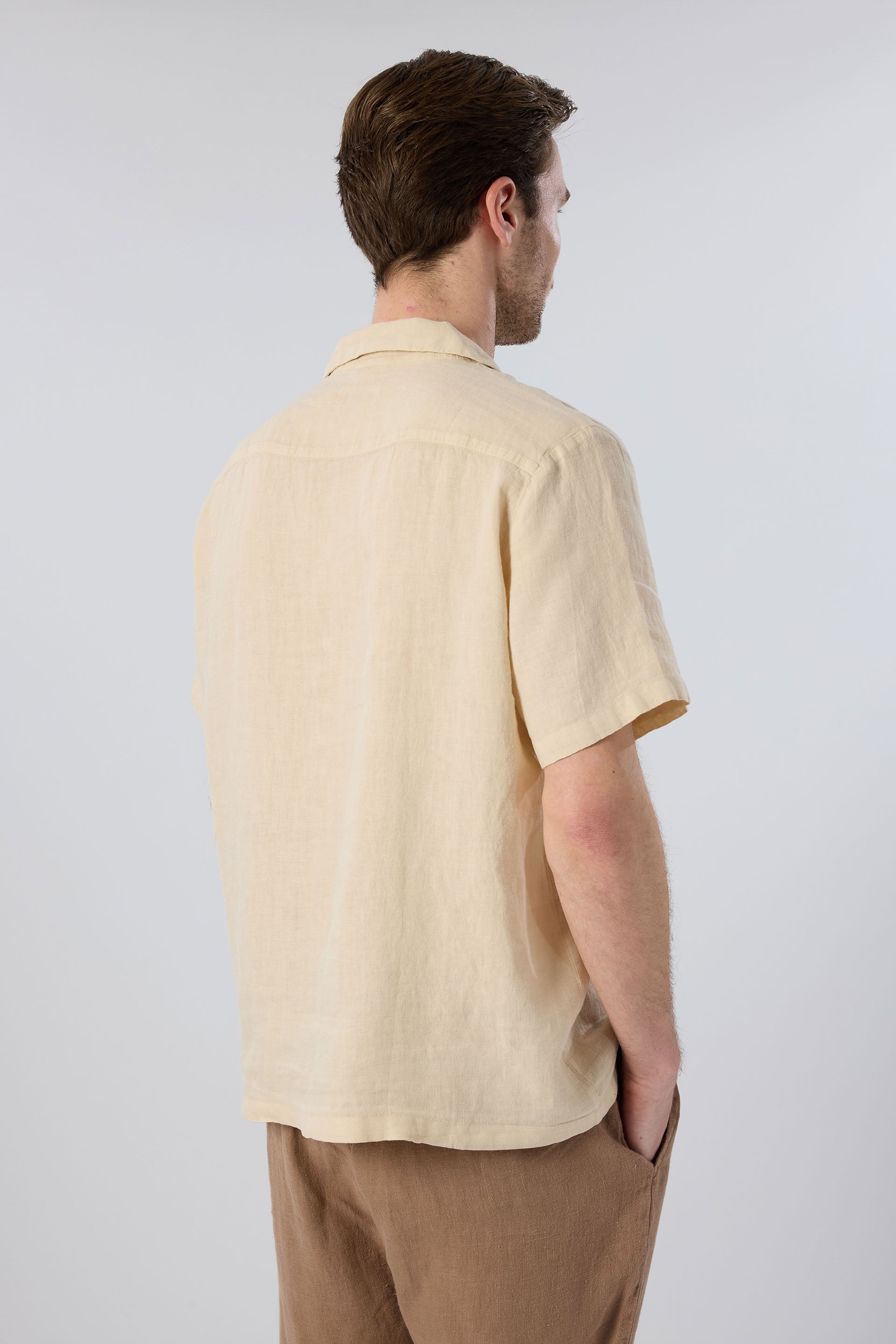 Yatık Yakalı Kısa Kollu Keten Erkek Gömlek #renk_Bej