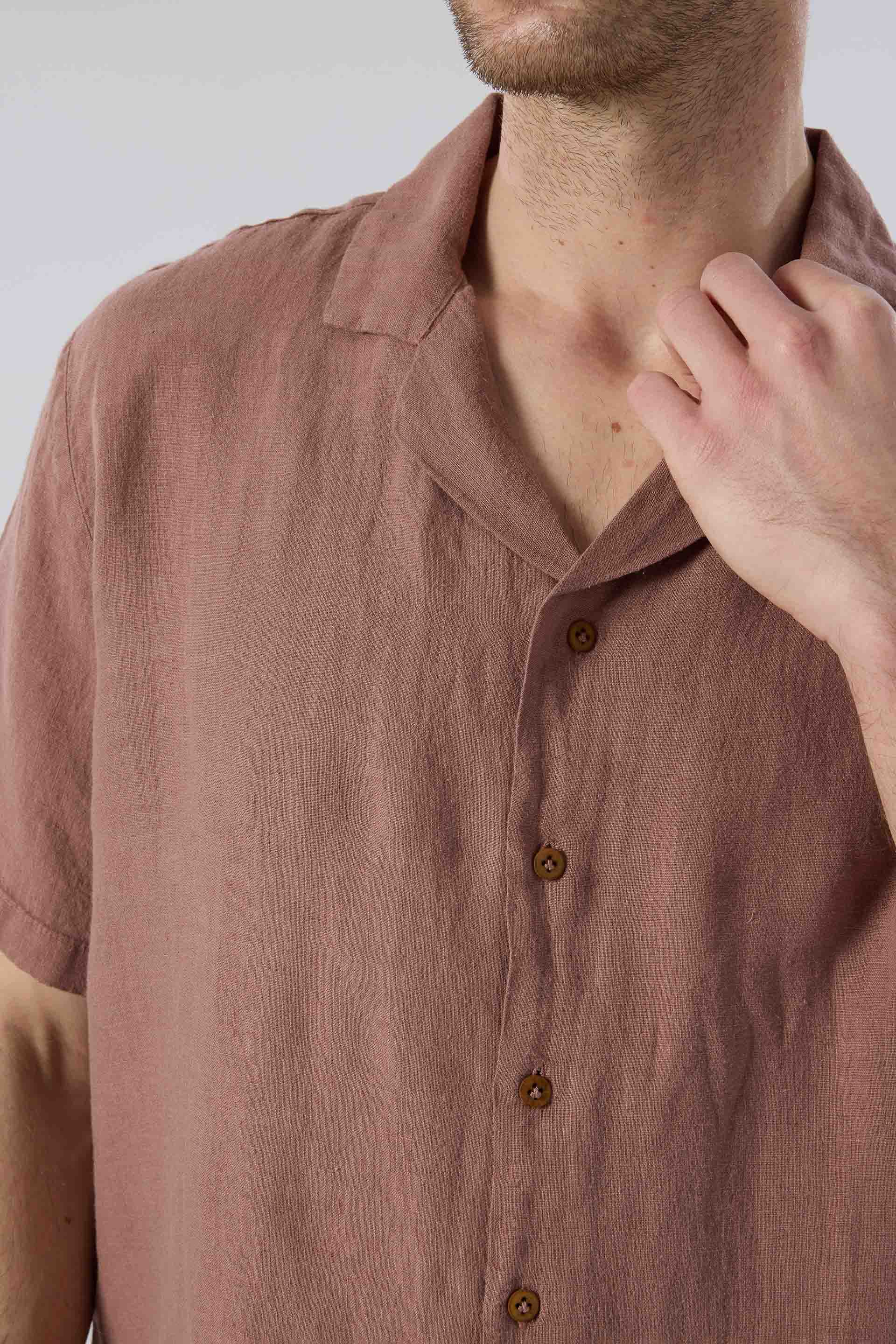 Yatık Yakalı Kısa Kollu Keten Erkek Gömlek #renk_Toprak Kahve