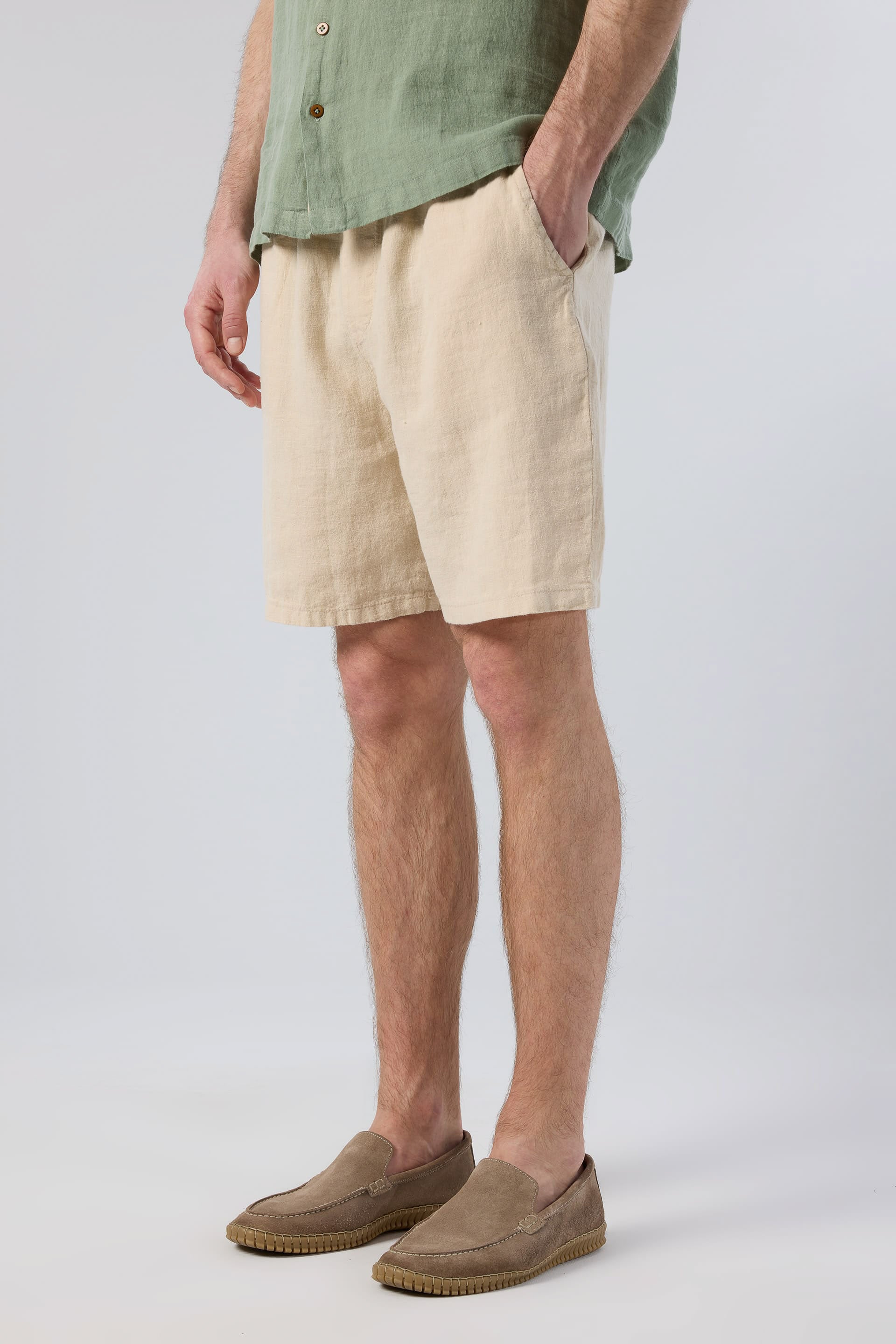 Rahat Kesim Cepli Keten Erkek Şort stil önerisi #Renk_Bej